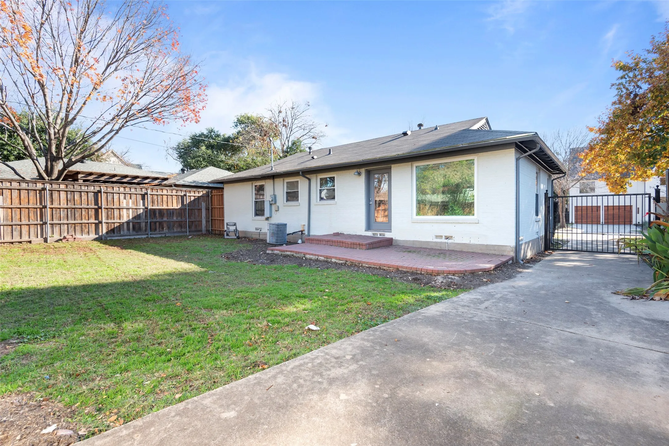 Single Family Residence For Rent in Dallas County , 4131 Saranac Drive, Dallas, Texas 75220, 3 Bedroom, 1 Bathroom, 1 Garage spaces, 1,250 Sqft, built in 1951, mls#21338796, Real Estate Agent in Dallas, Homes For Rent in Dallas county, Homes For Rent in Dallas, Realtor in Dallas Texas, Real Estate Brokerage Independent Realty Texas, Luminita Cordes Realtor