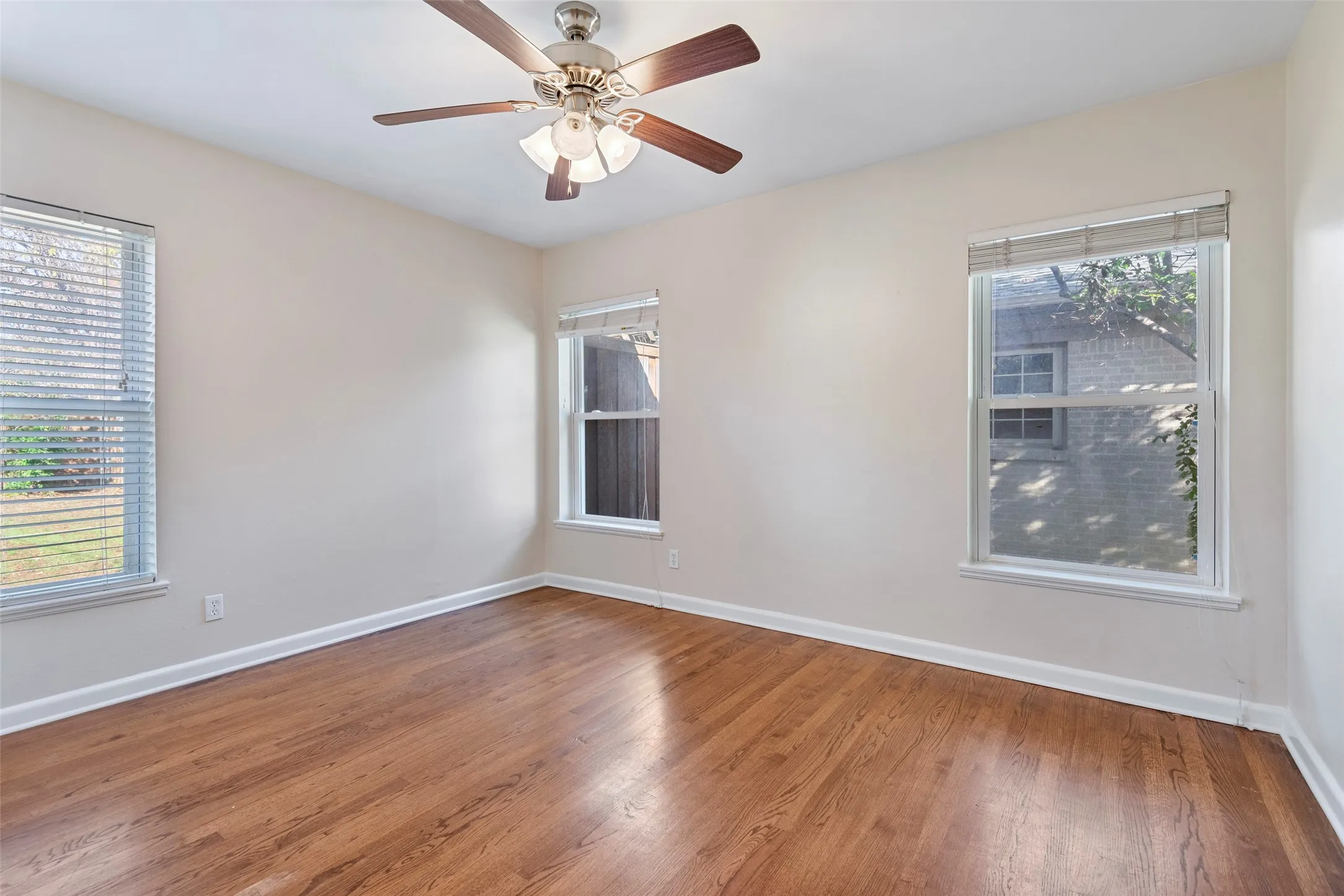 Single Family Residence For Rent in Dallas County , 4131 Saranac Drive, Dallas, Texas 75220, 3 Bedroom, 1 Bathroom, 1 Garage spaces, 1,250 Sqft, built in 1951, mls#21338796, Real Estate Agent in Dallas, Homes For Rent in Dallas county, Homes For Rent in Dallas, Realtor in Dallas Texas, Real Estate Brokerage Independent Realty Texas, Luminita Cordes Realtor