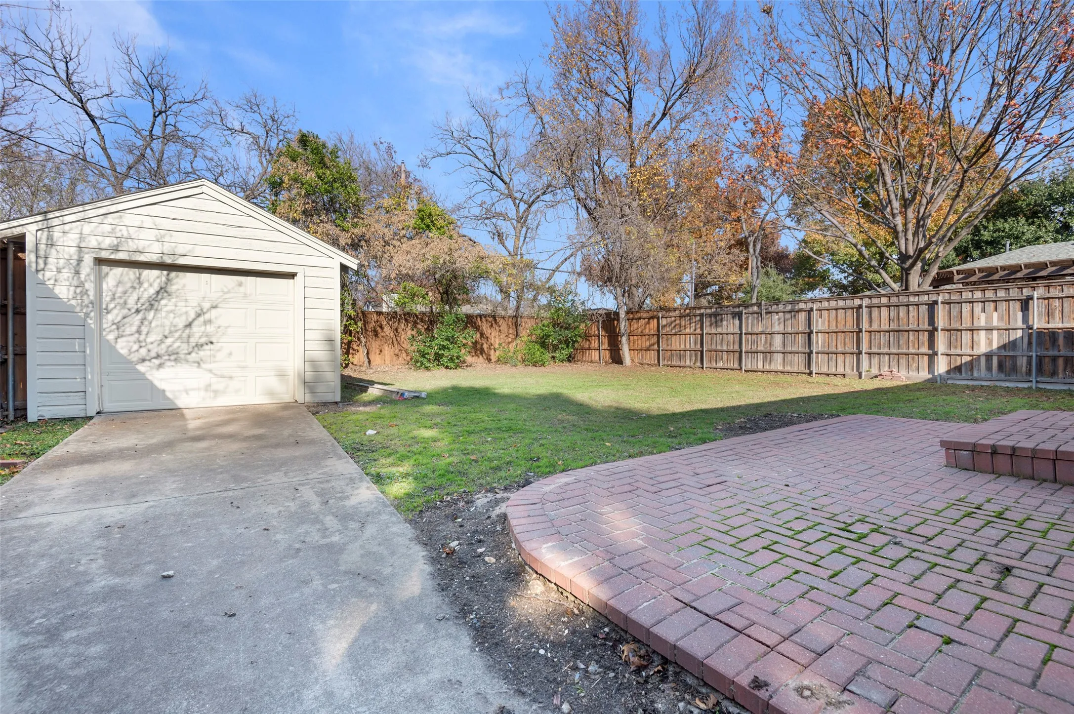 Single Family Residence For Rent in Dallas County , 4131 Saranac Drive, Dallas, Texas 75220, 3 Bedroom, 1 Bathroom, 1 Garage spaces, 1,250 Sqft, built in 1951, mls#21338796, Real Estate Agent in Dallas, Homes For Rent in Dallas county, Homes For Rent in Dallas, Realtor in Dallas Texas, Real Estate Brokerage Independent Realty Texas, Luminita Cordes Realtor