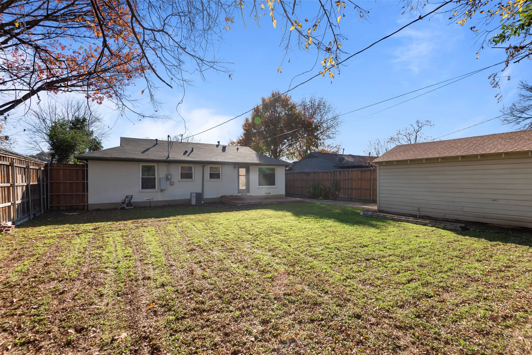 Single Family Residence For Rent in Dallas County , 4131 Saranac Drive, Dallas, Texas 75220, 3 Bedroom, 1 Bathroom, 1 Garage spaces, 1,250 Sqft, built in 1951, mls#21338796, Real Estate Agent in Dallas, Homes For Rent in Dallas county, Homes For Rent in Dallas, Realtor in Dallas Texas, Real Estate Brokerage Independent Realty Texas, Luminita Cordes Realtor