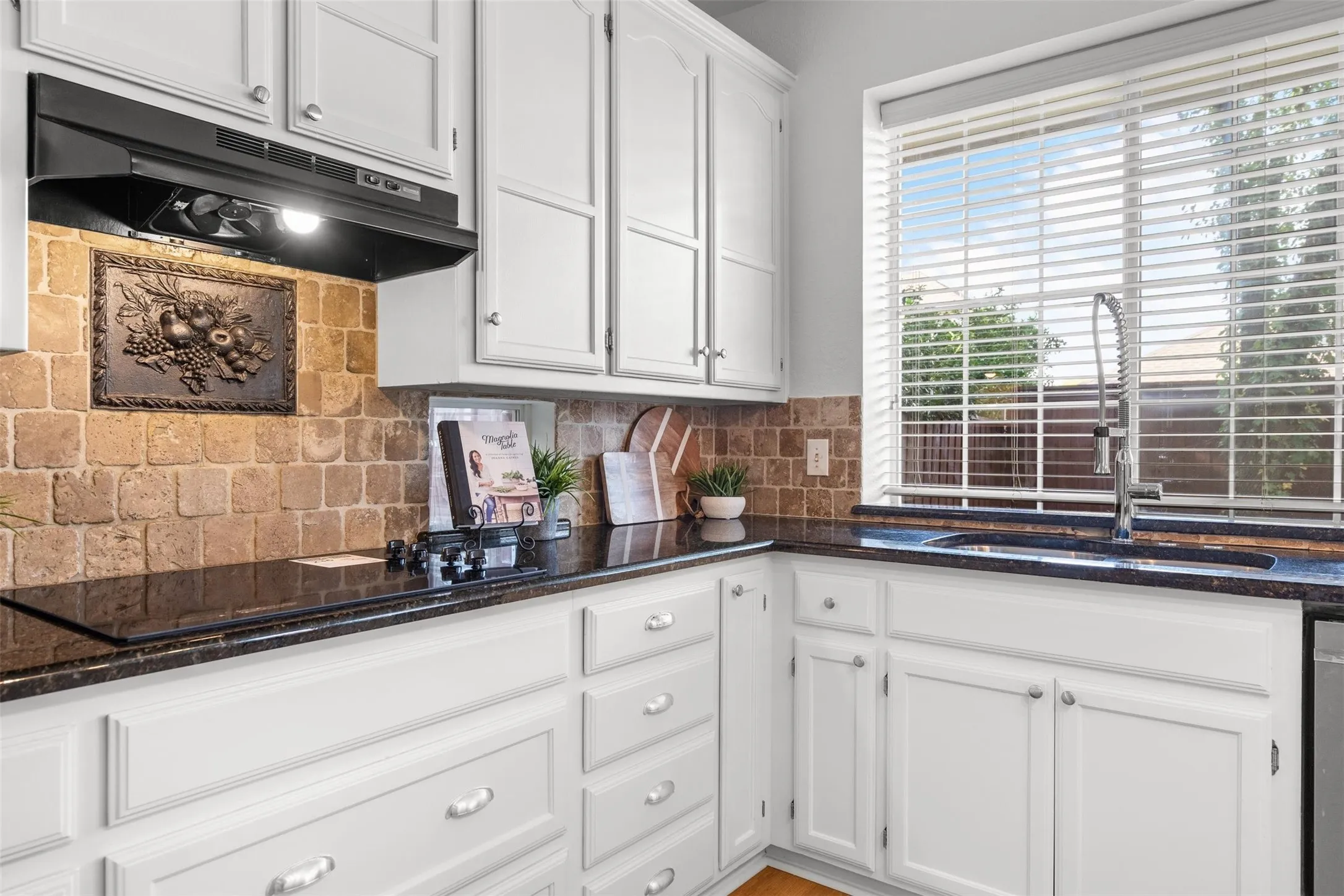 Single Family Residence For Sale in Denton County , 2009 Brook Lane, Flower Mound, Texas 75028, 4 Bedroom, 3 Bathroom, 2 Garage spaces, 2,559 Sqft, built in 1992, mls#21324933, Real Estate Agent in Flower Mound, Homes For Sale in Denton county, Homes For Sale in Flower Mound, Realtor in Flower Mound Texas, Real Estate Brokerage Independent Realty Texas, Luminita Cordes Realtor