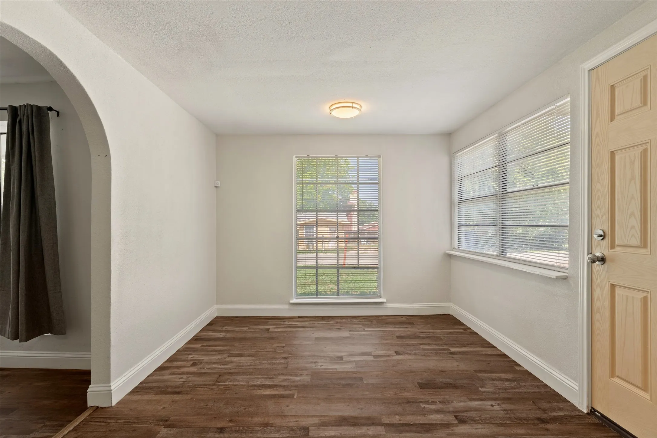 Single Family Residence For Sale in Tarrant County , 3123 Biway Street, Sansom Park, Texas 76114, 5 Bedroom, 3 Bathroom, Garage spaces, 2,031 Sqft, built in 1945, mls#21333634, Real Estate Agent in Sansom Park, Homes For Sale in Tarrant county, Homes For Sale in Sansom Park, Realtor in Sansom Park Texas, Real Estate Brokerage Independent Realty Texas, Luminita Cordes Realtor