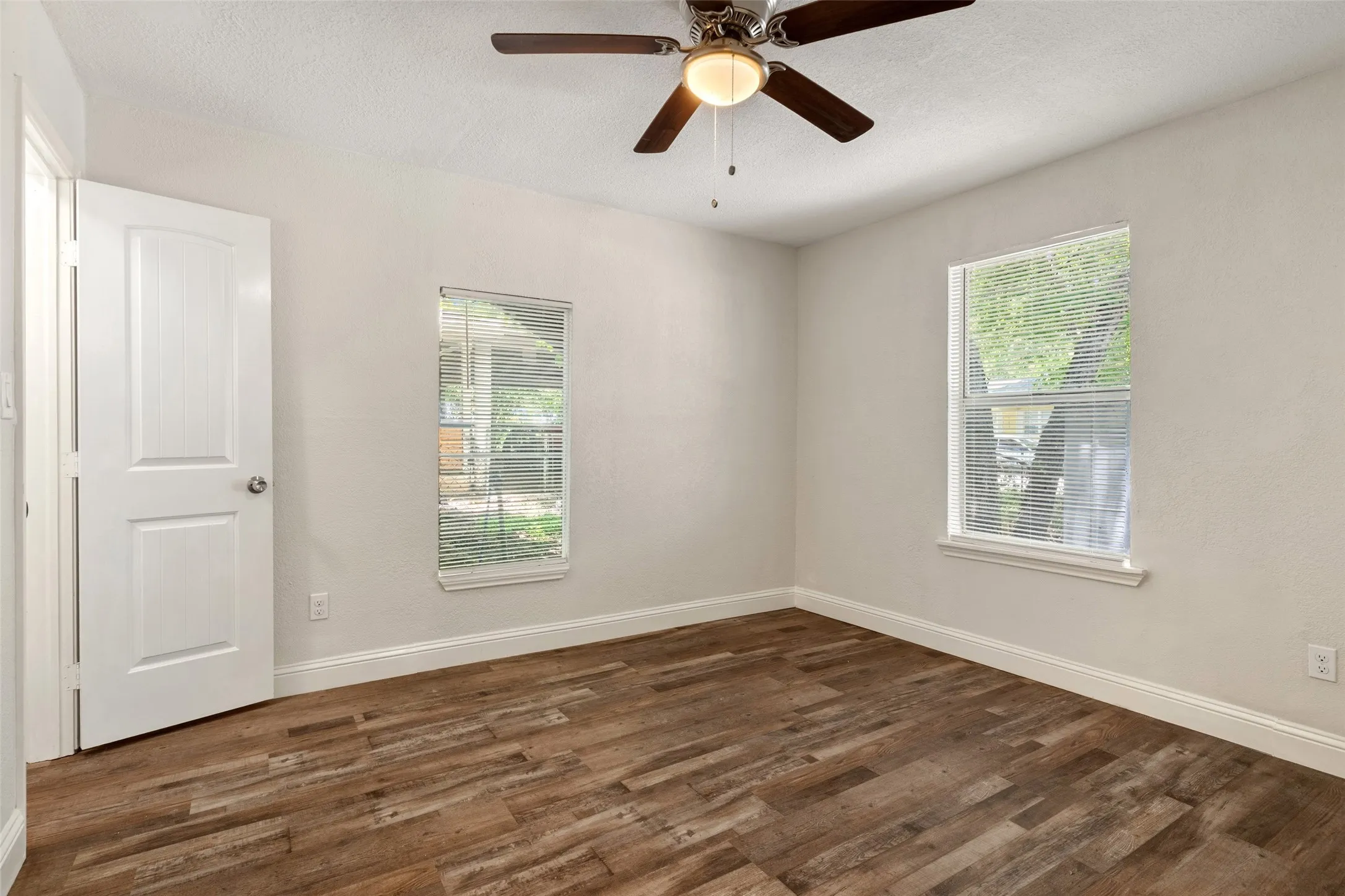 Single Family Residence For Sale in Tarrant County , 3123 Biway Street, Sansom Park, Texas 76114, 5 Bedroom, 3 Bathroom, Garage spaces, 2,031 Sqft, built in 1945, mls#21333634, Real Estate Agent in Sansom Park, Homes For Sale in Tarrant county, Homes For Sale in Sansom Park, Realtor in Sansom Park Texas, Real Estate Brokerage Independent Realty Texas, Luminita Cordes Realtor