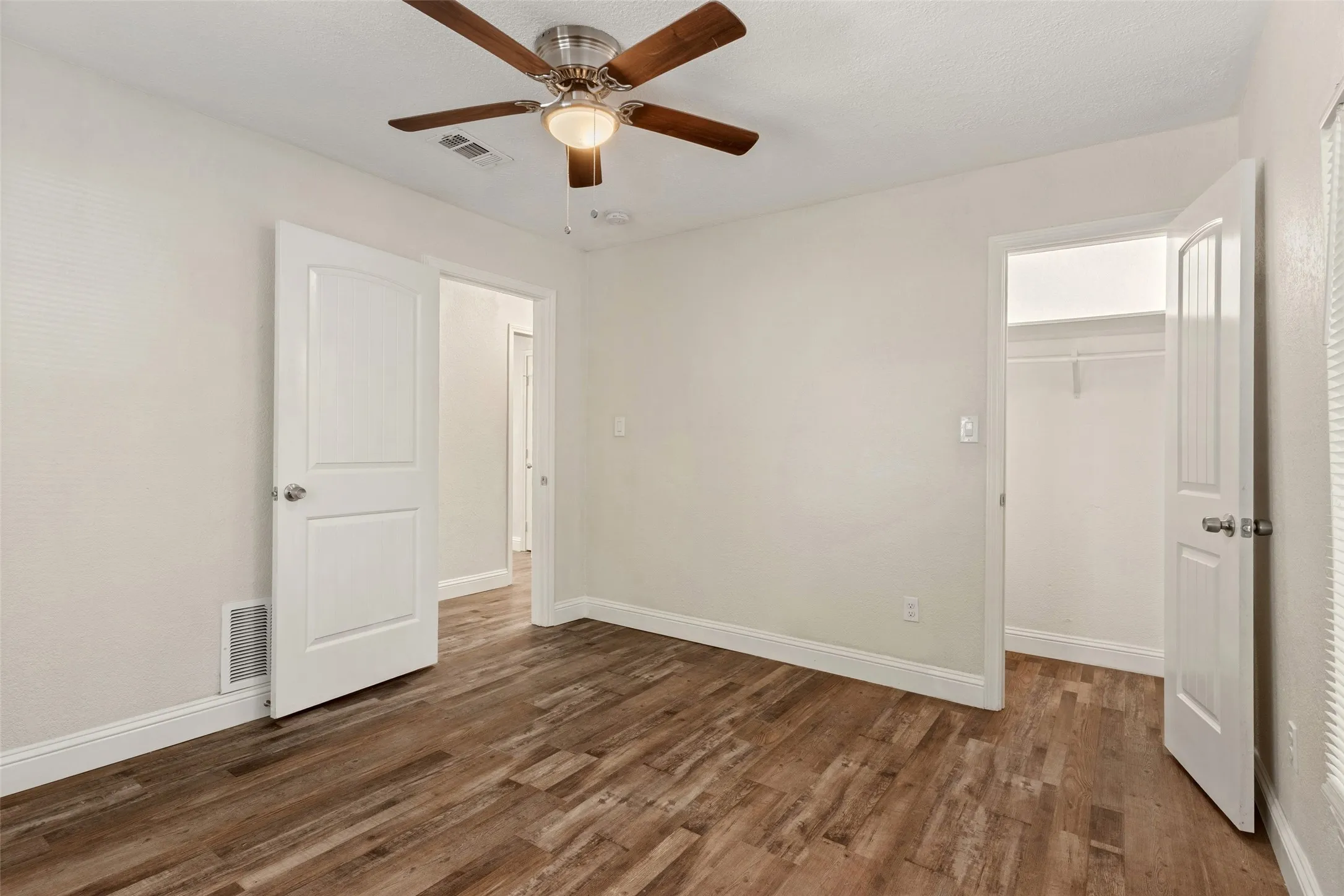Single Family Residence For Sale in Tarrant County , 3123 Biway Street, Sansom Park, Texas 76114, 5 Bedroom, 3 Bathroom, Garage spaces, 2,031 Sqft, built in 1945, mls#21333634, Real Estate Agent in Sansom Park, Homes For Sale in Tarrant county, Homes For Sale in Sansom Park, Realtor in Sansom Park Texas, Real Estate Brokerage Independent Realty Texas, Luminita Cordes Realtor
