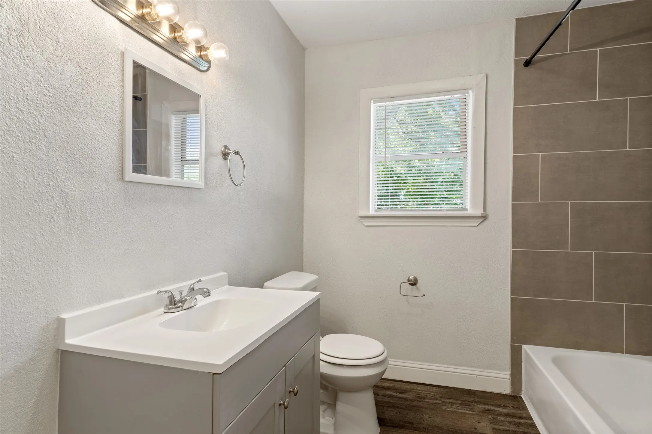 Single Family Residence For Sale in Tarrant County , 3123 Biway Street, Sansom Park, Texas 76114, 5 Bedroom, 3 Bathroom, Garage spaces, 2,031 Sqft, built in 1945, mls#21333634, Real Estate Agent in Sansom Park, Homes For Sale in Tarrant county, Homes For Sale in Sansom Park, Realtor in Sansom Park Texas, Real Estate Brokerage Independent Realty Texas, Luminita Cordes Realtor