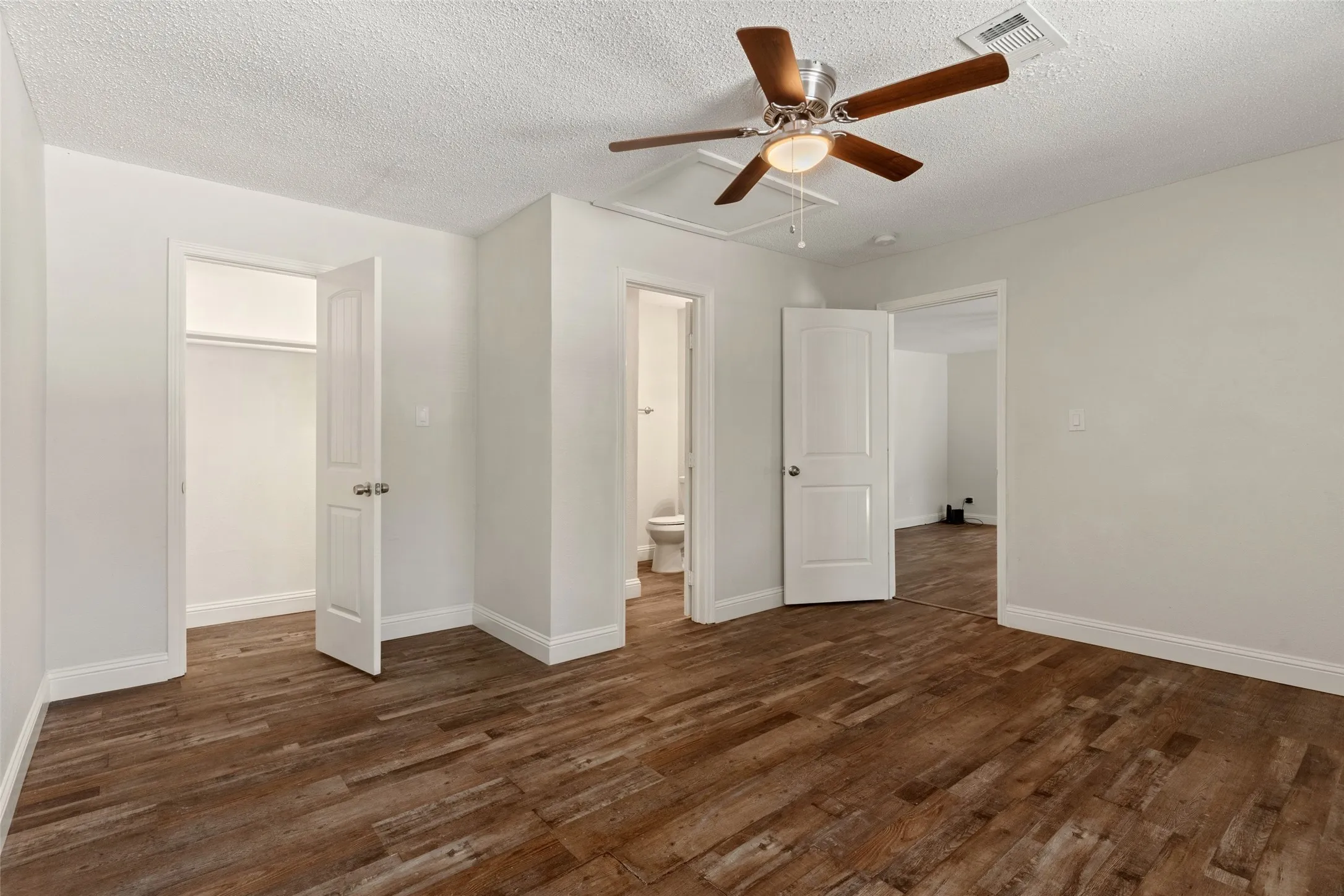 Single Family Residence For Sale in Tarrant County , 3123 Biway Street, Sansom Park, Texas 76114, 5 Bedroom, 3 Bathroom, Garage spaces, 2,031 Sqft, built in 1945, mls#21333634, Real Estate Agent in Sansom Park, Homes For Sale in Tarrant county, Homes For Sale in Sansom Park, Realtor in Sansom Park Texas, Real Estate Brokerage Independent Realty Texas, Luminita Cordes Realtor
