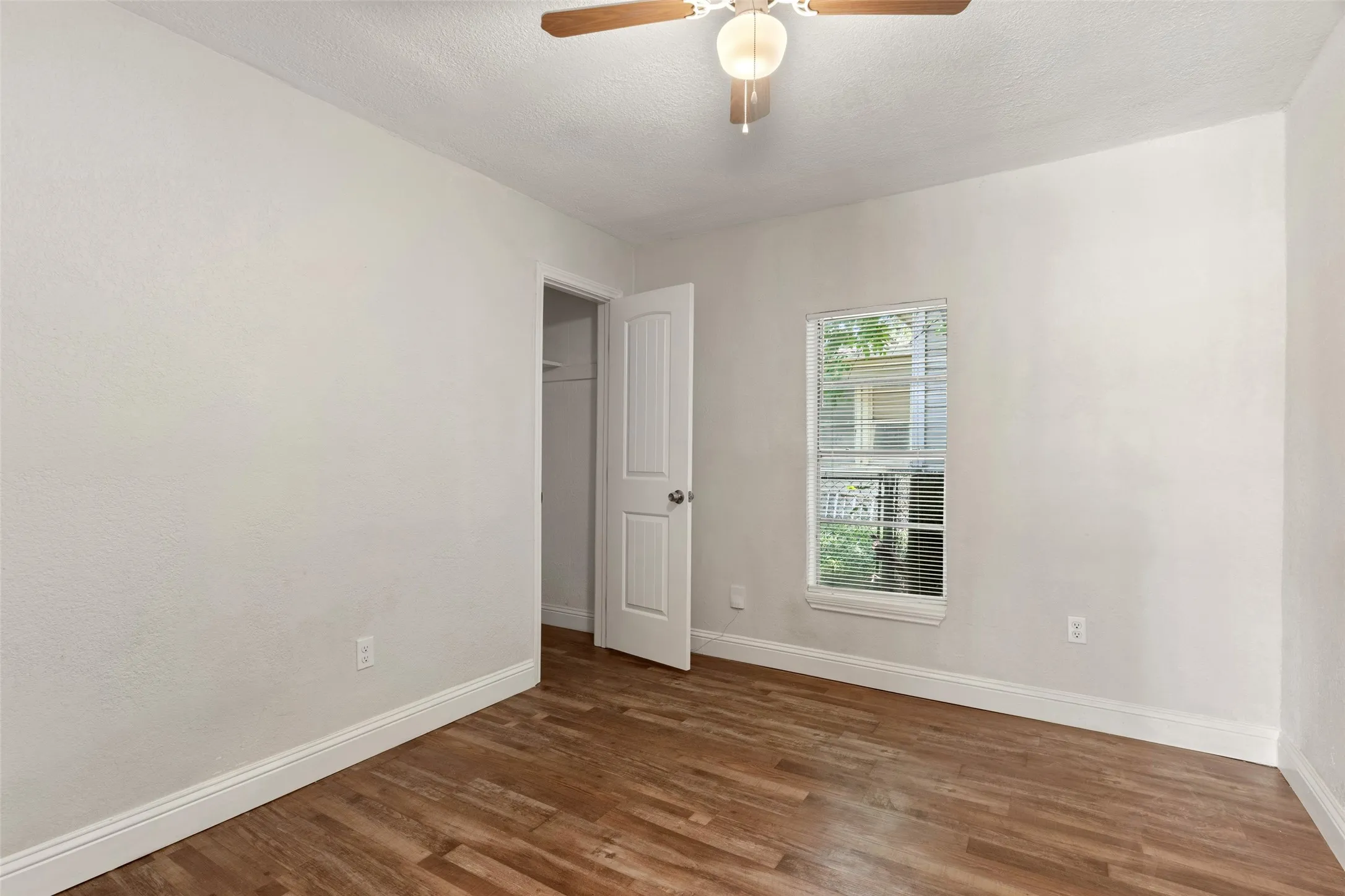 Single Family Residence For Sale in Tarrant County , 3123 Biway Street, Sansom Park, Texas 76114, 5 Bedroom, 3 Bathroom, Garage spaces, 2,031 Sqft, built in 1945, mls#21333634, Real Estate Agent in Sansom Park, Homes For Sale in Tarrant county, Homes For Sale in Sansom Park, Realtor in Sansom Park Texas, Real Estate Brokerage Independent Realty Texas, Luminita Cordes Realtor