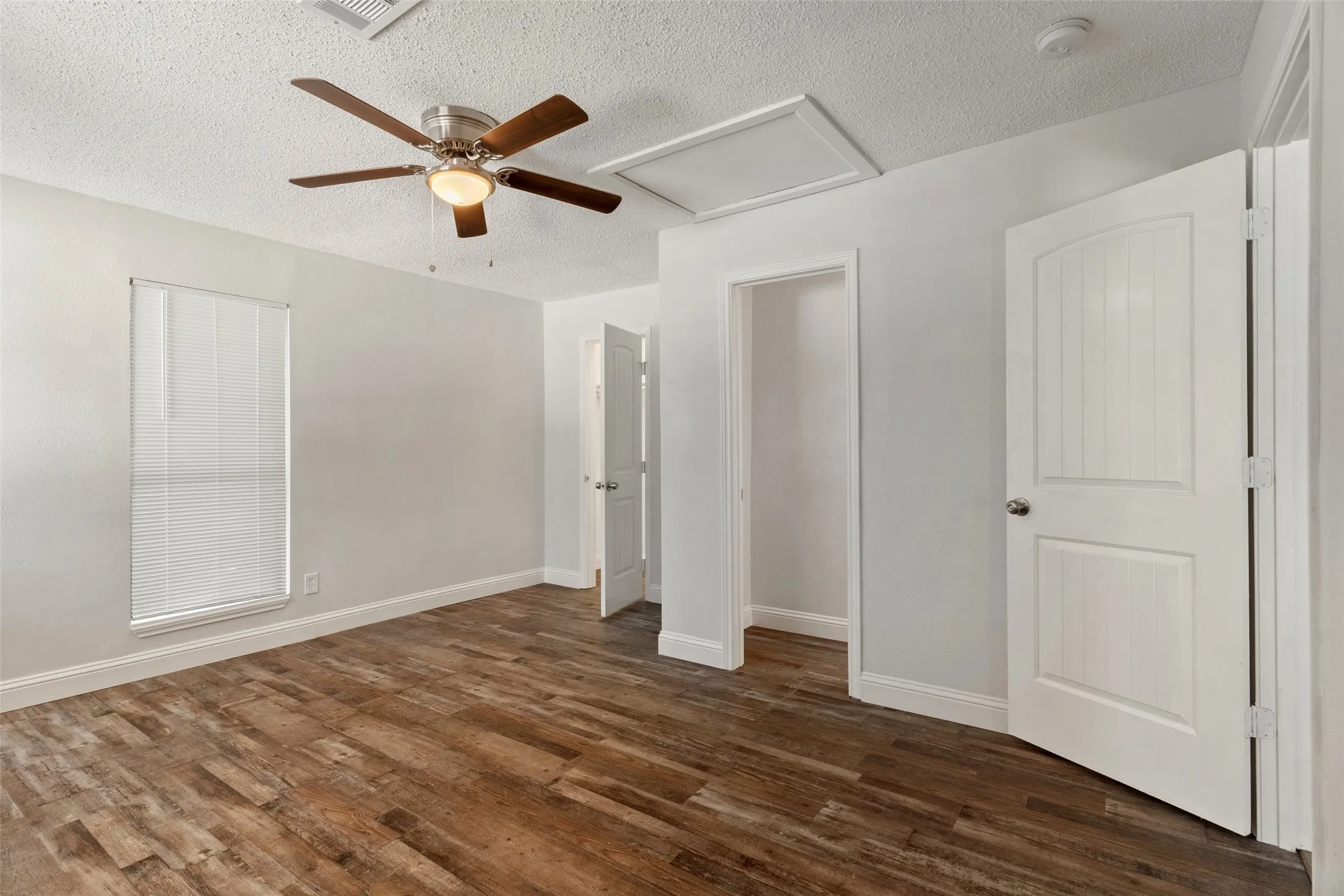 Single Family Residence For Sale in Tarrant County , 3123 Biway Street, Sansom Park, Texas 76114, 5 Bedroom, 3 Bathroom, Garage spaces, 2,031 Sqft, built in 1945, mls#21333634, Real Estate Agent in Sansom Park, Homes For Sale in Tarrant county, Homes For Sale in Sansom Park, Realtor in Sansom Park Texas, Real Estate Brokerage Independent Realty Texas, Luminita Cordes Realtor