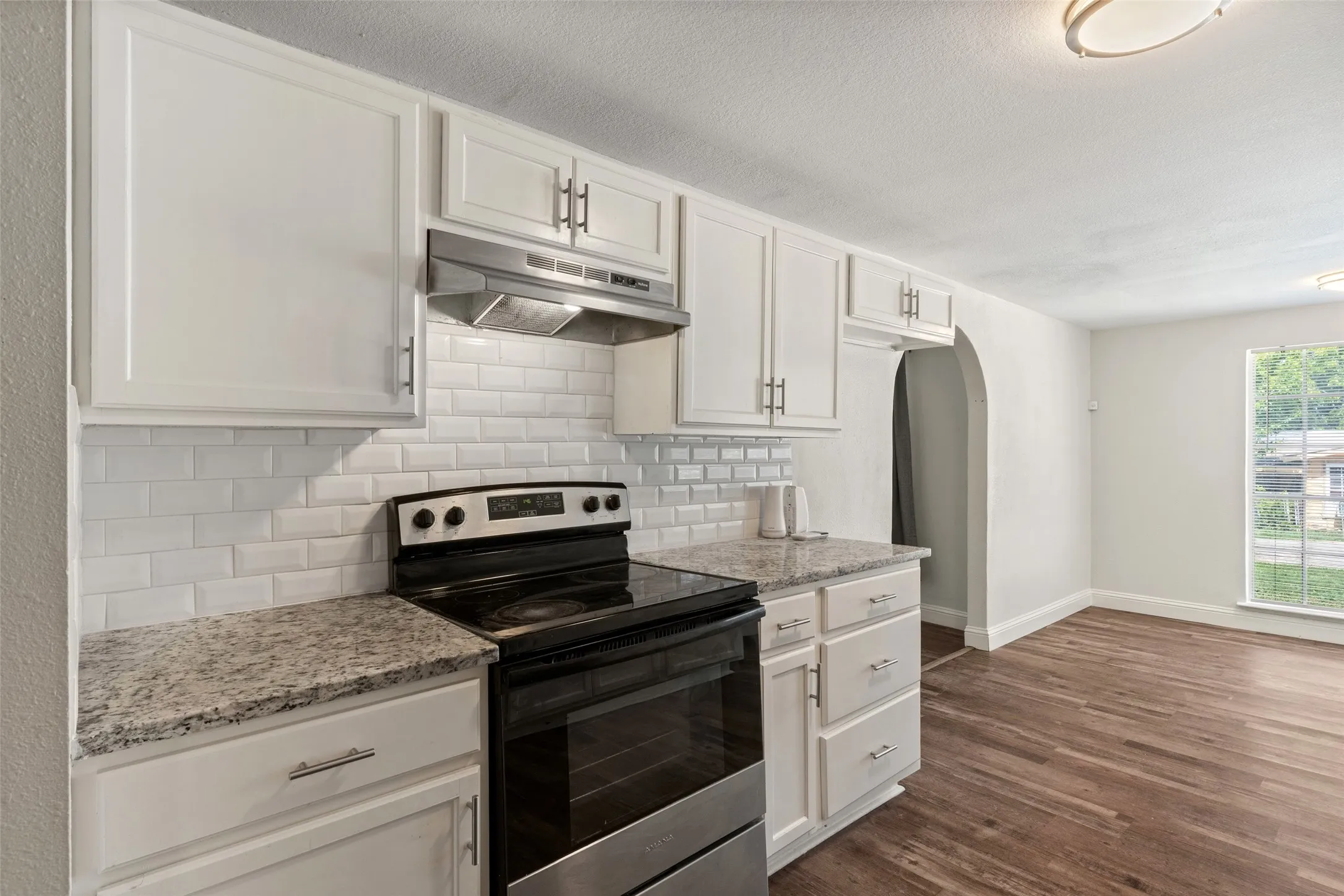 Single Family Residence For Sale in Tarrant County , 3123 Biway Street, Sansom Park, Texas 76114, 5 Bedroom, 3 Bathroom, Garage spaces, 2,031 Sqft, built in 1945, mls#21333634, Real Estate Agent in Sansom Park, Homes For Sale in Tarrant county, Homes For Sale in Sansom Park, Realtor in Sansom Park Texas, Real Estate Brokerage Independent Realty Texas, Luminita Cordes Realtor
