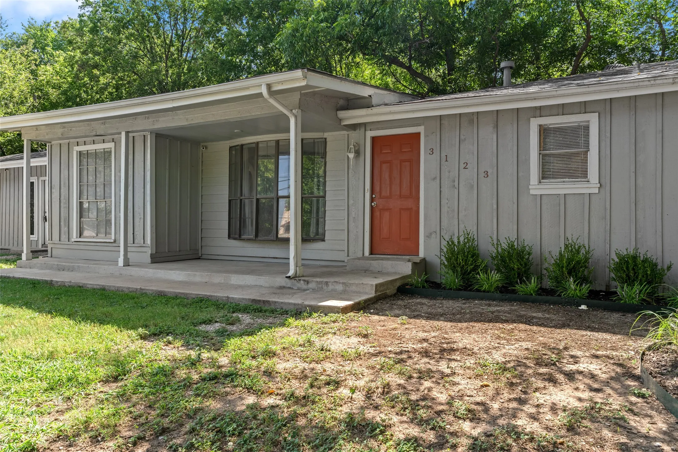 Single Family Residence For Sale in Tarrant County , 3123 Biway Street, Sansom Park, Texas 76114, 5 Bedroom, 3 Bathroom, Garage spaces, 2,031 Sqft, built in 1945, mls#21333634, Real Estate Agent in Sansom Park, Homes For Sale in Tarrant county, Homes For Sale in Sansom Park, Realtor in Sansom Park Texas, Real Estate Brokerage Independent Realty Texas, Luminita Cordes Realtor