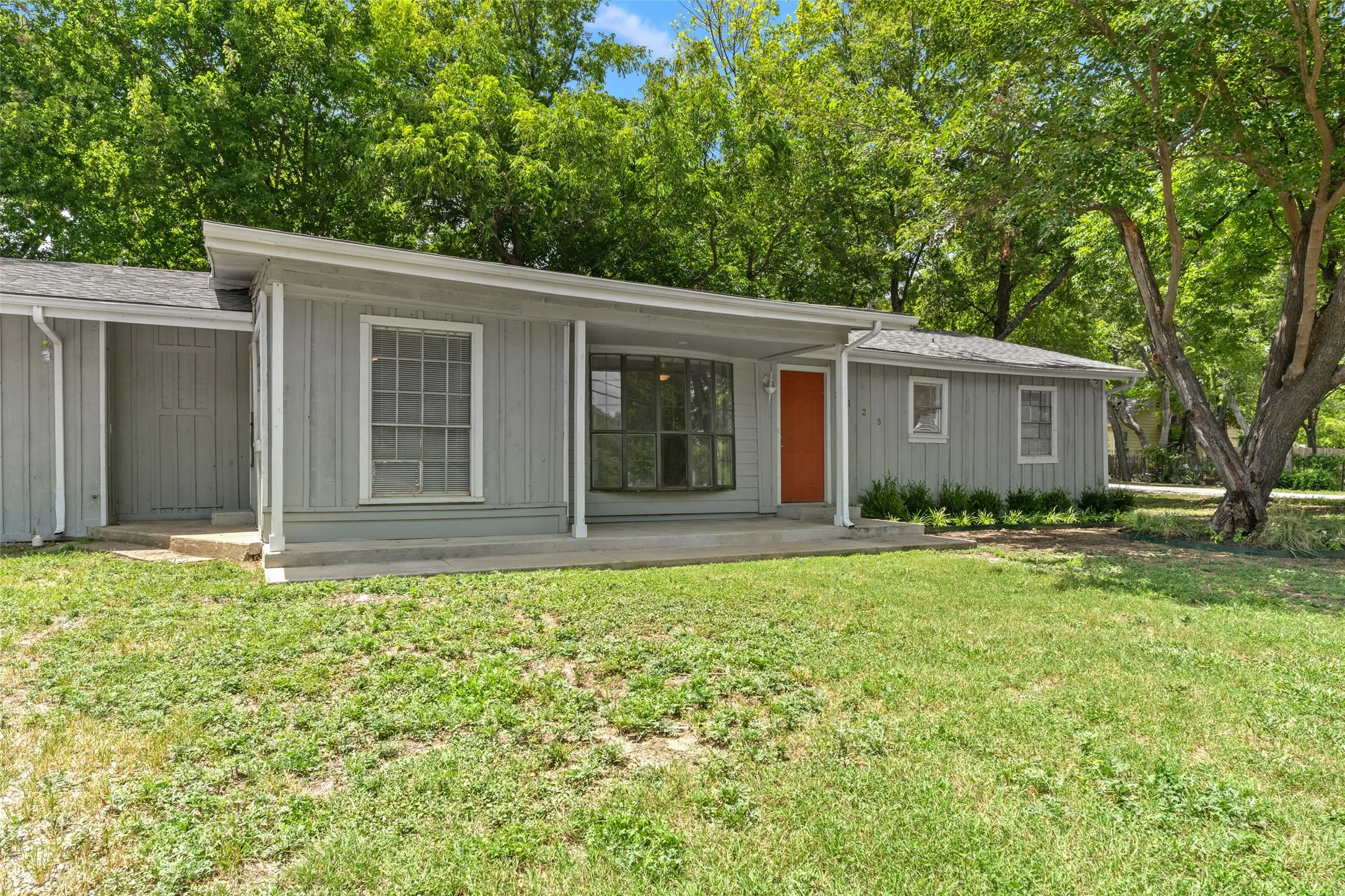 Single Family Residence For Sale in Tarrant County , 3123 Biway Street, Sansom Park, Texas 76114, 5 Bedroom, 3 Bathroom, Garage spaces, 2,031 Sqft, built in 1945, mls#21333634, Real Estate Agent in Sansom Park, Homes For Sale in Tarrant county, Homes For Sale in Sansom Park, Realtor in Sansom Park Texas, Real Estate Brokerage Independent Realty Texas, Luminita Cordes Realtor