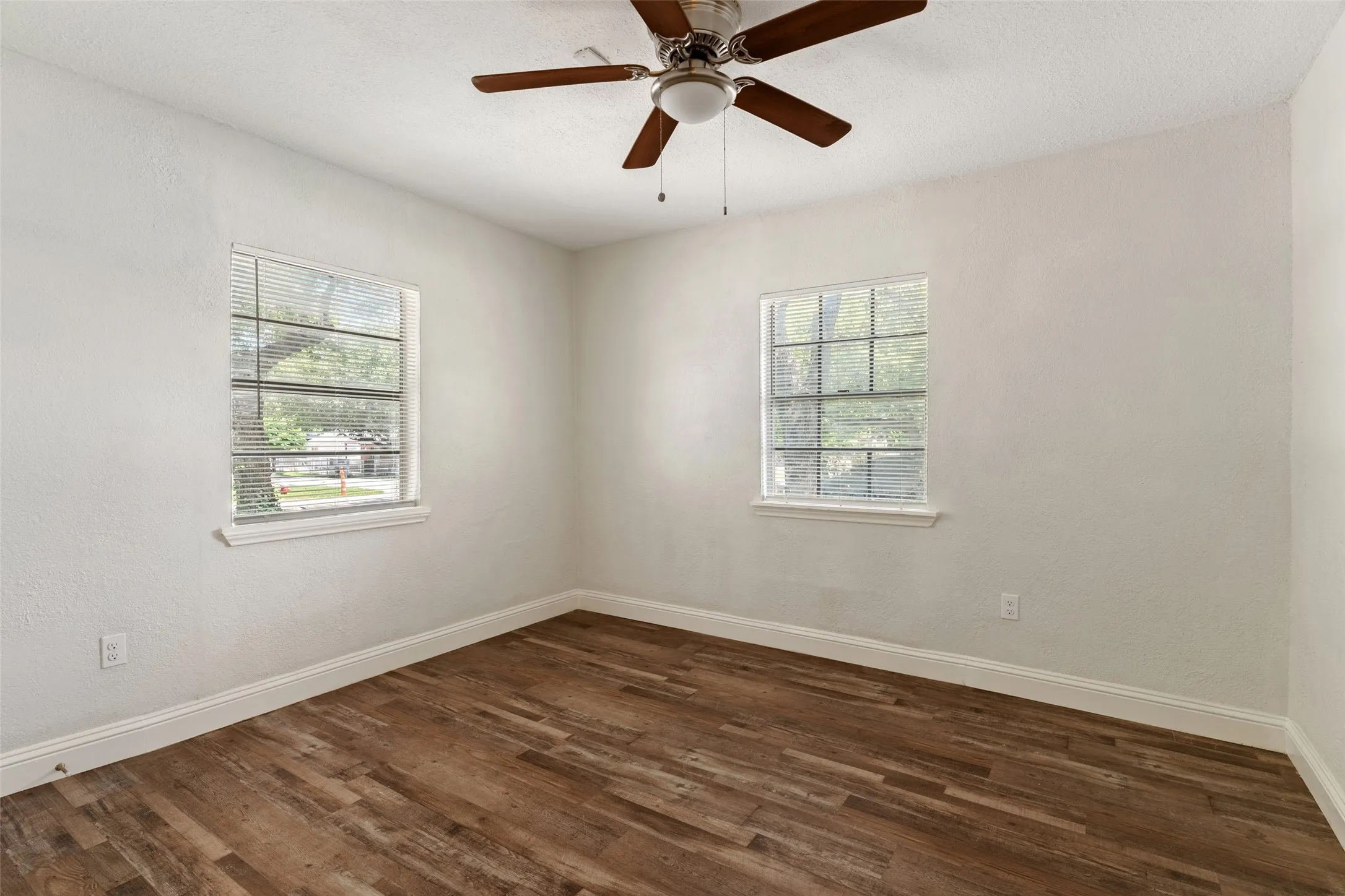Single Family Residence For Sale in Tarrant County , 3123 Biway Street, Sansom Park, Texas 76114, 5 Bedroom, 3 Bathroom, Garage spaces, 2,031 Sqft, built in 1945, mls#21333634, Real Estate Agent in Sansom Park, Homes For Sale in Tarrant county, Homes For Sale in Sansom Park, Realtor in Sansom Park Texas, Real Estate Brokerage Independent Realty Texas, Luminita Cordes Realtor