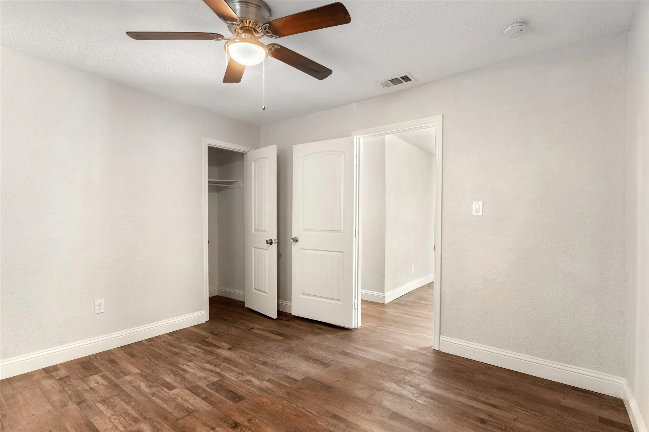 Single Family Residence For Sale in Tarrant County , 3123 Biway Street, Sansom Park, Texas 76114, 5 Bedroom, 3 Bathroom, Garage spaces, 2,031 Sqft, built in 1945, mls#21333634, Real Estate Agent in Sansom Park, Homes For Sale in Tarrant county, Homes For Sale in Sansom Park, Realtor in Sansom Park Texas, Real Estate Brokerage Independent Realty Texas, Luminita Cordes Realtor
