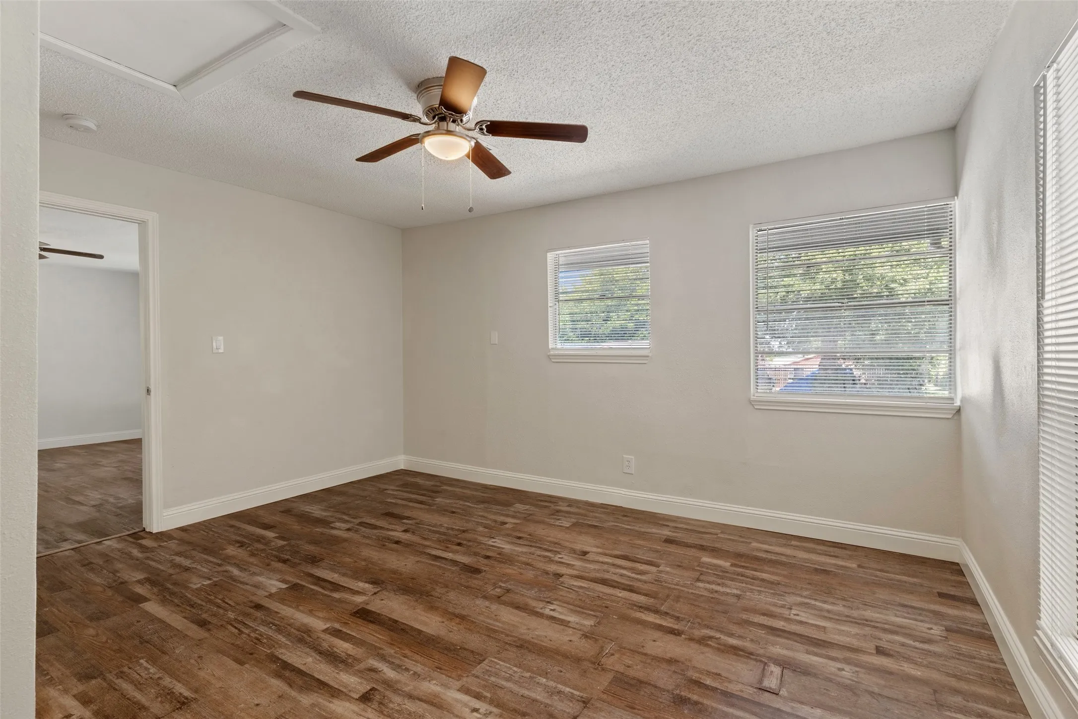 Single Family Residence For Sale in Tarrant County , 3123 Biway Street, Sansom Park, Texas 76114, 5 Bedroom, 3 Bathroom, Garage spaces, 2,031 Sqft, built in 1945, mls#21333634, Real Estate Agent in Sansom Park, Homes For Sale in Tarrant county, Homes For Sale in Sansom Park, Realtor in Sansom Park Texas, Real Estate Brokerage Independent Realty Texas, Luminita Cordes Realtor