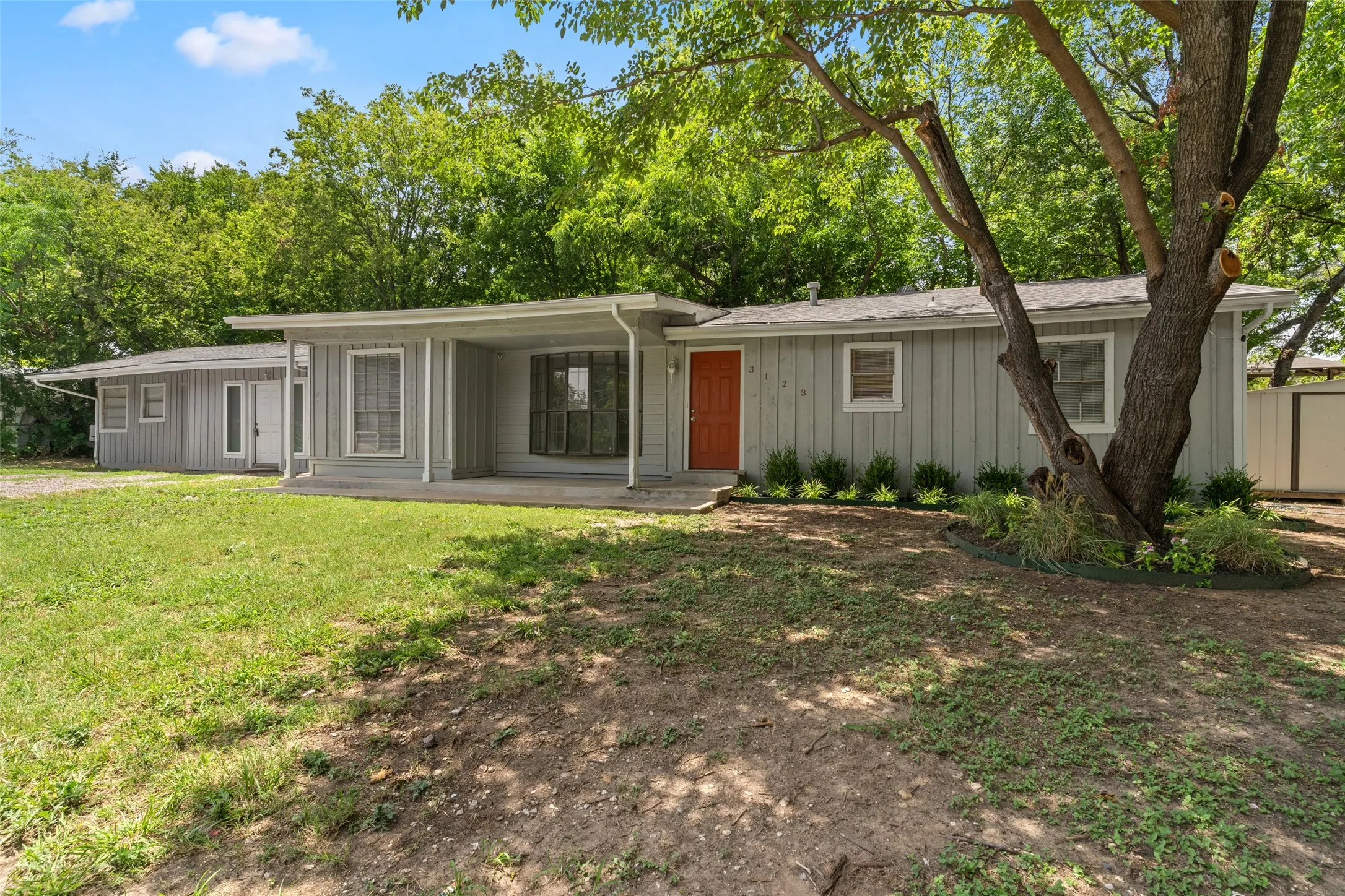 Single Family Residence For Sale in Tarrant County , 3123 Biway Street, Sansom Park, Texas 76114, 5 Bedroom, 3 Bathroom, Garage spaces, 2,031 Sqft, built in 1945, mls#21333634, Real Estate Agent in Sansom Park, Homes For Sale in Tarrant county, Homes For Sale in Sansom Park, Realtor in Sansom Park Texas, Real Estate Brokerage Independent Realty Texas, Luminita Cordes Realtor