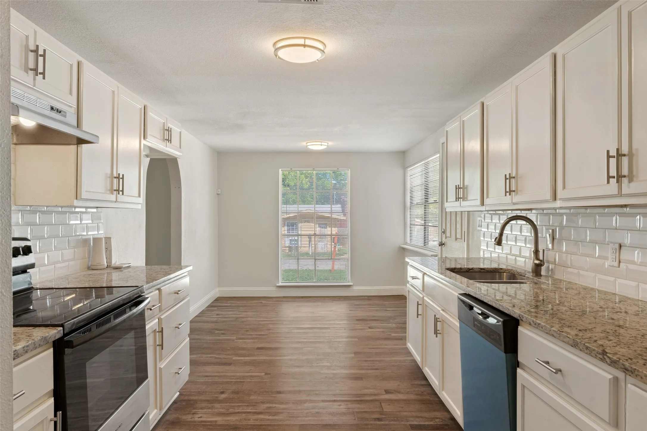 Single Family Residence For Sale in Tarrant County , 3123 Biway Street, Sansom Park, Texas 76114, 5 Bedroom, 3 Bathroom, Garage spaces, 2,031 Sqft, built in 1945, mls#21333634, Real Estate Agent in Sansom Park, Homes For Sale in Tarrant county, Homes For Sale in Sansom Park, Realtor in Sansom Park Texas, Real Estate Brokerage Independent Realty Texas, Luminita Cordes Realtor