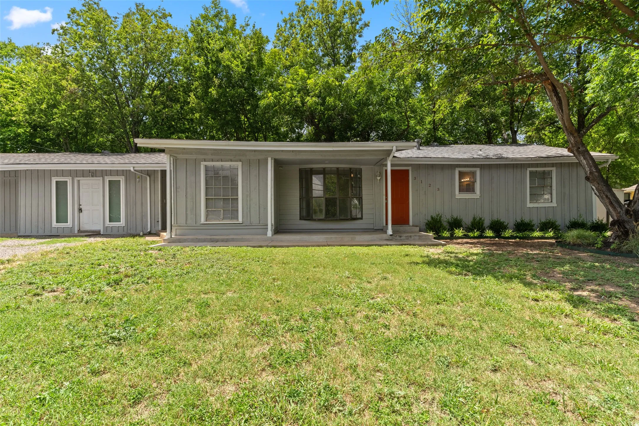 Single Family Residence For Sale in Tarrant County , 3123 Biway Street, Sansom Park, Texas 76114, 5 Bedroom, 3 Bathroom, Garage spaces, 2,031 Sqft, built in 1945, mls#21333634, Real Estate Agent in Sansom Park, Homes For Sale in Tarrant county, Homes For Sale in Sansom Park, Realtor in Sansom Park Texas, Real Estate Brokerage Independent Realty Texas, Luminita Cordes Realtor