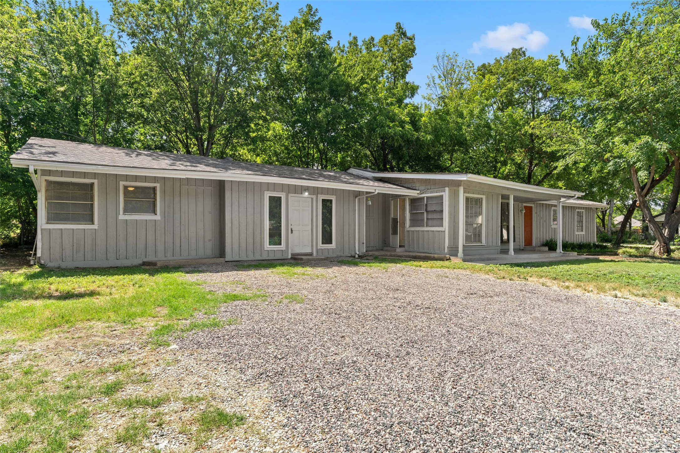 Single Family Residence For Sale in Tarrant County , 3123 Biway Street, Sansom Park, Texas 76114, 5 Bedroom, 3 Bathroom, Garage spaces, 2,031 Sqft, built in 1945, mls#21333634, Real Estate Agent in Sansom Park, Homes For Sale in Tarrant county, Homes For Sale in Sansom Park, Realtor in Sansom Park Texas, Real Estate Brokerage Independent Realty Texas, Luminita Cordes Realtor