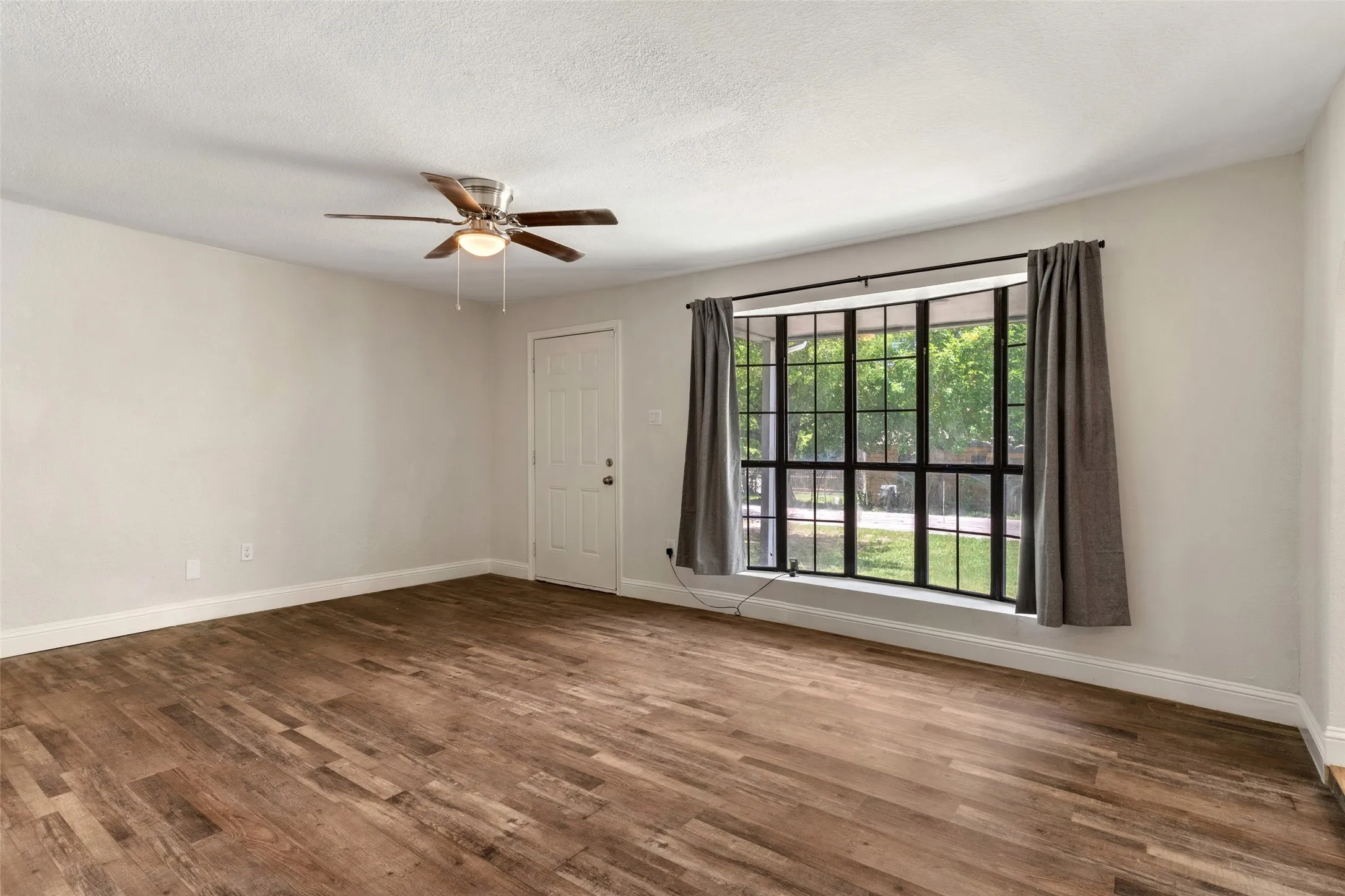 Single Family Residence For Sale in Tarrant County , 3123 Biway Street, Sansom Park, Texas 76114, 5 Bedroom, 3 Bathroom, Garage spaces, 2,031 Sqft, built in 1945, mls#21333634, Real Estate Agent in Sansom Park, Homes For Sale in Tarrant county, Homes For Sale in Sansom Park, Realtor in Sansom Park Texas, Real Estate Brokerage Independent Realty Texas, Luminita Cordes Realtor