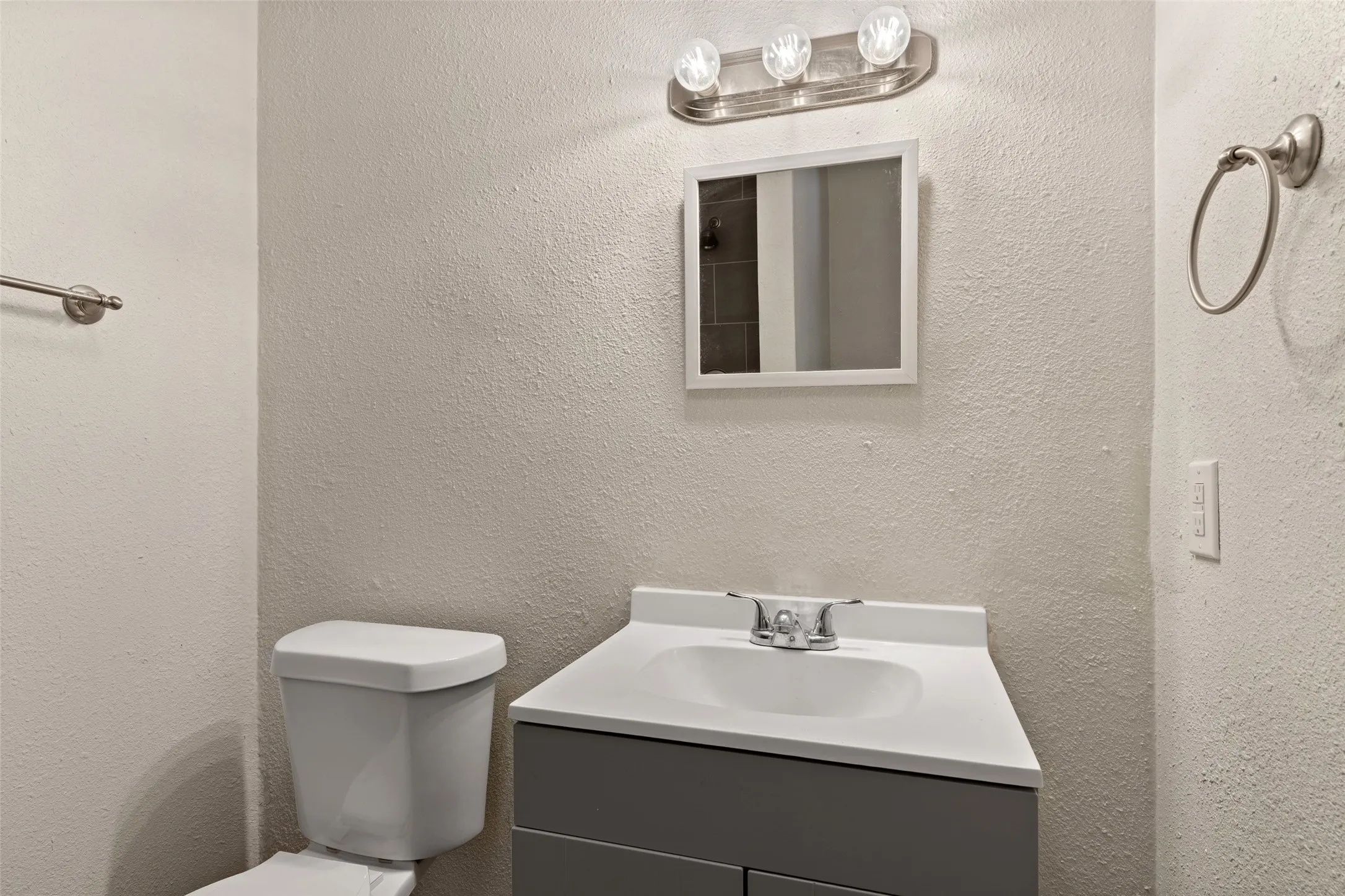 Single Family Residence For Sale in Tarrant County , 3123 Biway Street, Sansom Park, Texas 76114, 5 Bedroom, 3 Bathroom, Garage spaces, 2,031 Sqft, built in 1945, mls#21333634, Real Estate Agent in Sansom Park, Homes For Sale in Tarrant county, Homes For Sale in Sansom Park, Realtor in Sansom Park Texas, Real Estate Brokerage Independent Realty Texas, Luminita Cordes Realtor