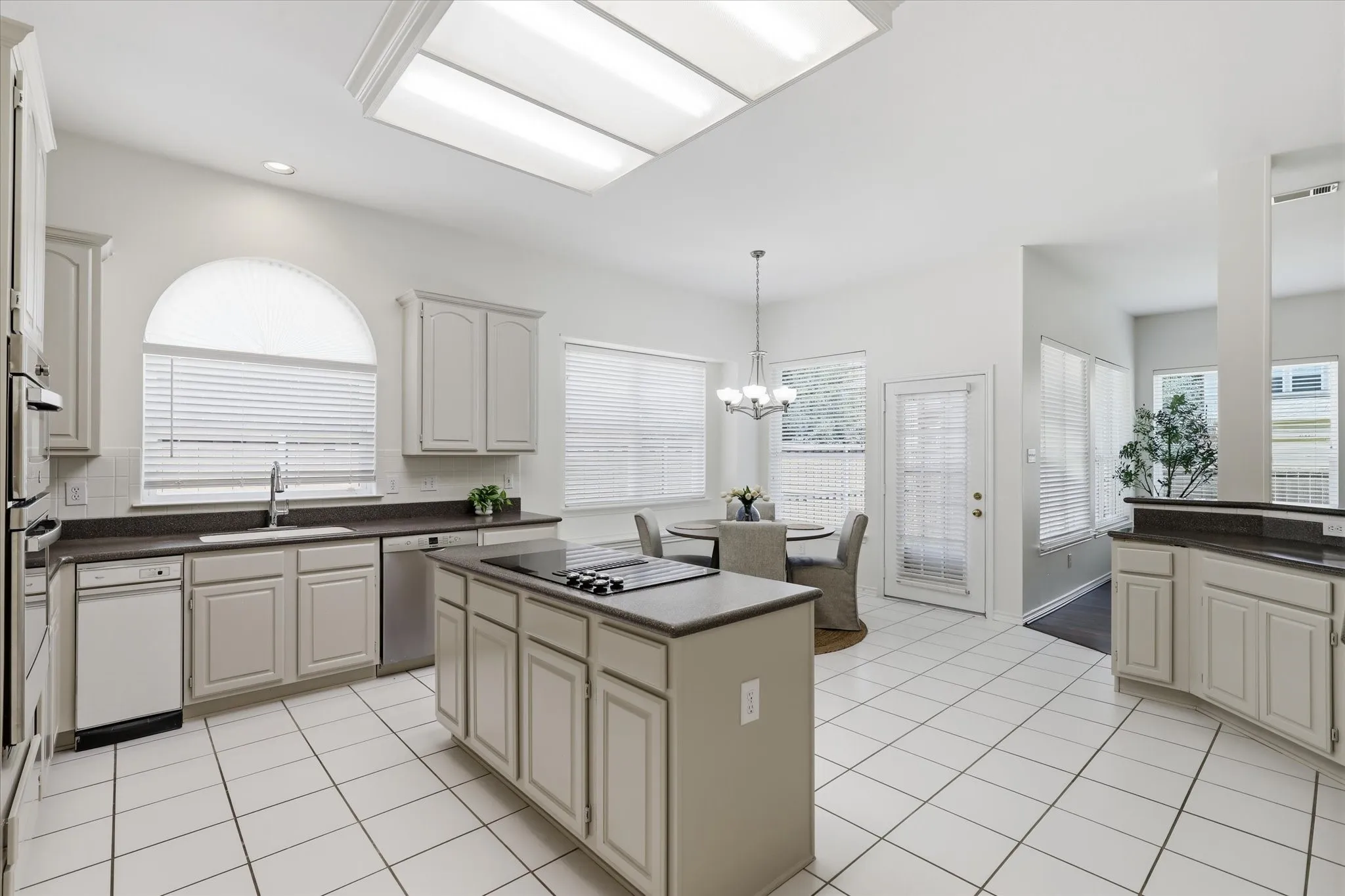 Single Family Residence For Sale in Collin County , 4125 Staten Island Drive, Plano, Texas 75024, 4 Bedroom, 2 Bathroom, 2 Garage spaces, 2,542 Sqft, built in 1992, mls#21336929, Real Estate Agent in Plano, Homes For Sale in Collin county, Homes For Sale in Plano, Realtor in Plano Texas, Real Estate Brokerage Independent Realty Texas, Luminita Cordes Realtor