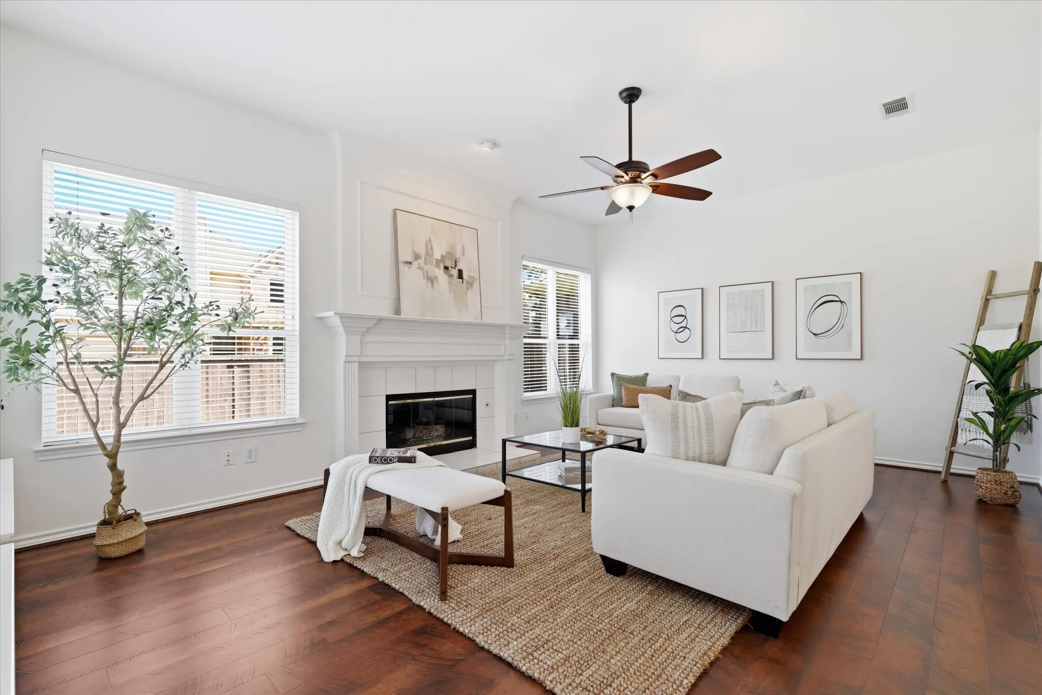 Single Family Residence For Sale in Collin County , 4125 Staten Island Drive, Plano, Texas 75024, 4 Bedroom, 2 Bathroom, 2 Garage spaces, 2,542 Sqft, built in 1992, mls#21336929, Real Estate Agent in Plano, Homes For Sale in Collin county, Homes For Sale in Plano, Realtor in Plano Texas, Real Estate Brokerage Independent Realty Texas, Luminita Cordes Realtor