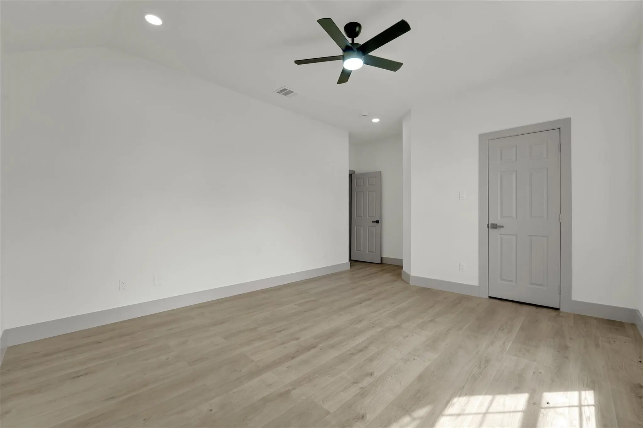 Single Family Residence For Sale in Collin County , 1432 Glendover Drive, Allen, Texas 75013, 5 Bedroom, 3 Bathroom, 2 Garage spaces, 3,510 Sqft, built in 2001, mls#21338793, Real Estate Agent in Allen, Homes For Sale in Collin county, Homes For Sale in Allen, Realtor in Allen Texas, Real Estate Brokerage Independent Realty Texas, Luminita Cordes Realtor