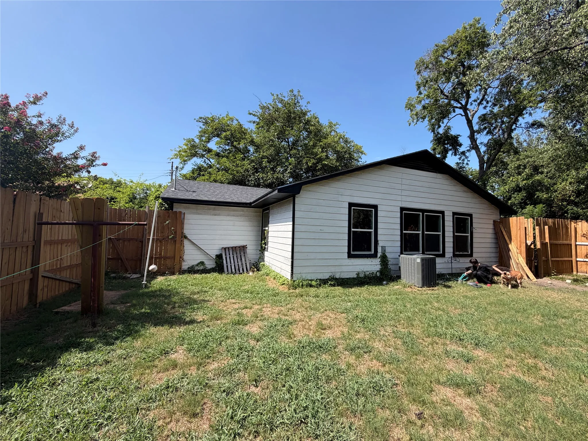 Single Family Residence For Sale in Grayson County , 2028 E Jones Street, Sherman, Texas 75090, 3 Bedroom, 1 Bathroom, Garage spaces, 1,024 Sqft, built in 1958, mls#21338763, Real Estate Agent in Sherman, Homes For Sale in Grayson county, Homes For Sale in Sherman, Realtor in Sherman Texas, Real Estate Brokerage Independent Realty Texas, Luminita Cordes Realtor