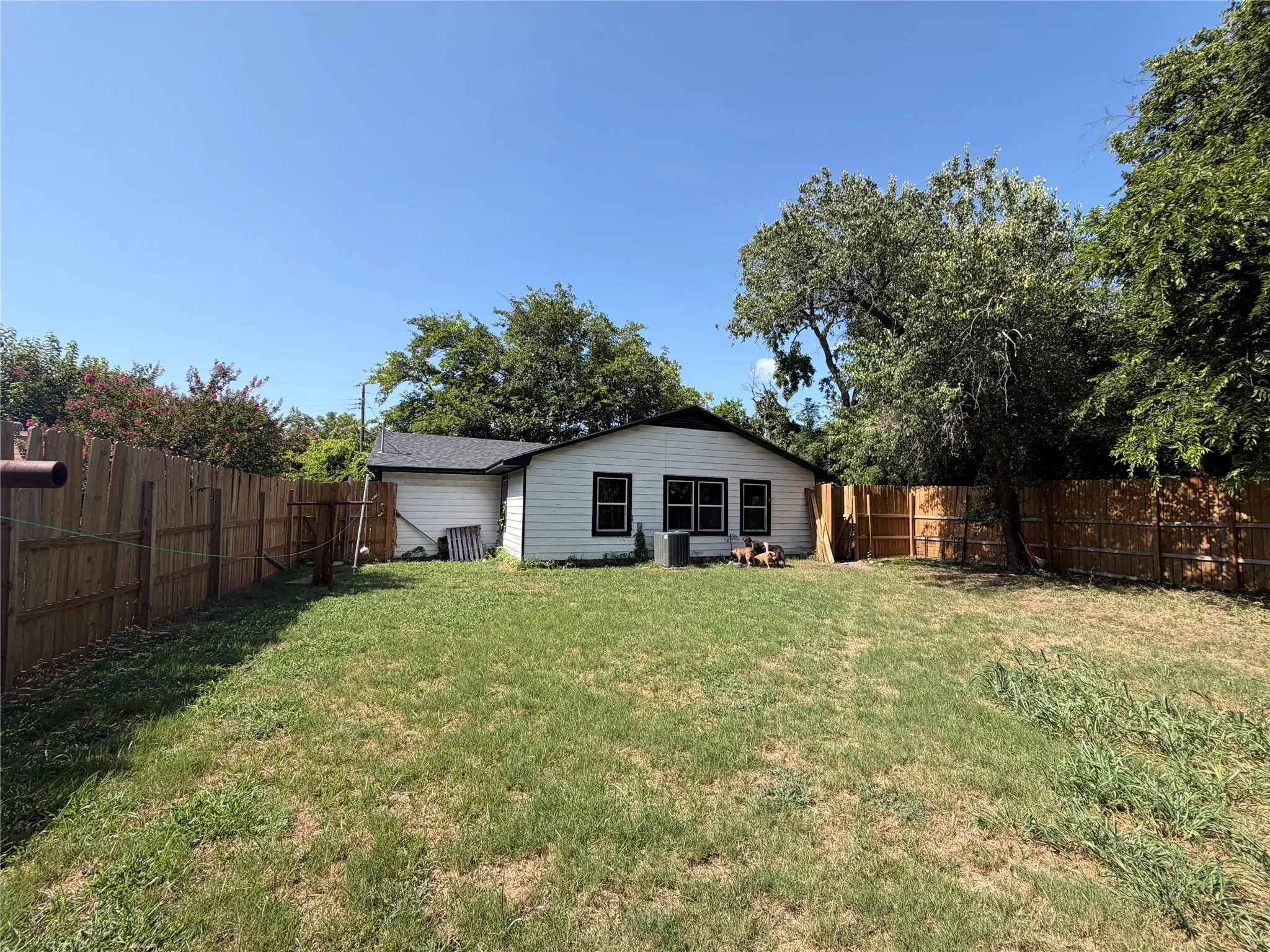 Single Family Residence For Sale in Grayson County , 2028 E Jones Street, Sherman, Texas 75090, 3 Bedroom, 1 Bathroom, Garage spaces, 1,024 Sqft, built in 1958, mls#21338763, Real Estate Agent in Sherman, Homes For Sale in Grayson county, Homes For Sale in Sherman, Realtor in Sherman Texas, Real Estate Brokerage Independent Realty Texas, Luminita Cordes Realtor
