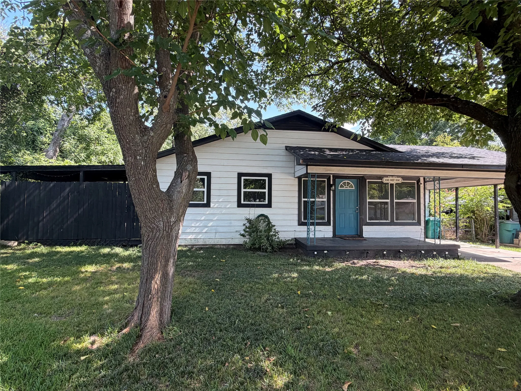 Single Family Residence For Sale in Grayson County , 2028 E Jones Street, Sherman, Texas 75090, 3 Bedroom, 1 Bathroom, Garage spaces, 1,024 Sqft, built in 1958, mls#21338763, Real Estate Agent in Sherman, Homes For Sale in Grayson county, Homes For Sale in Sherman, Realtor in Sherman Texas, Real Estate Brokerage Independent Realty Texas, Luminita Cordes Realtor