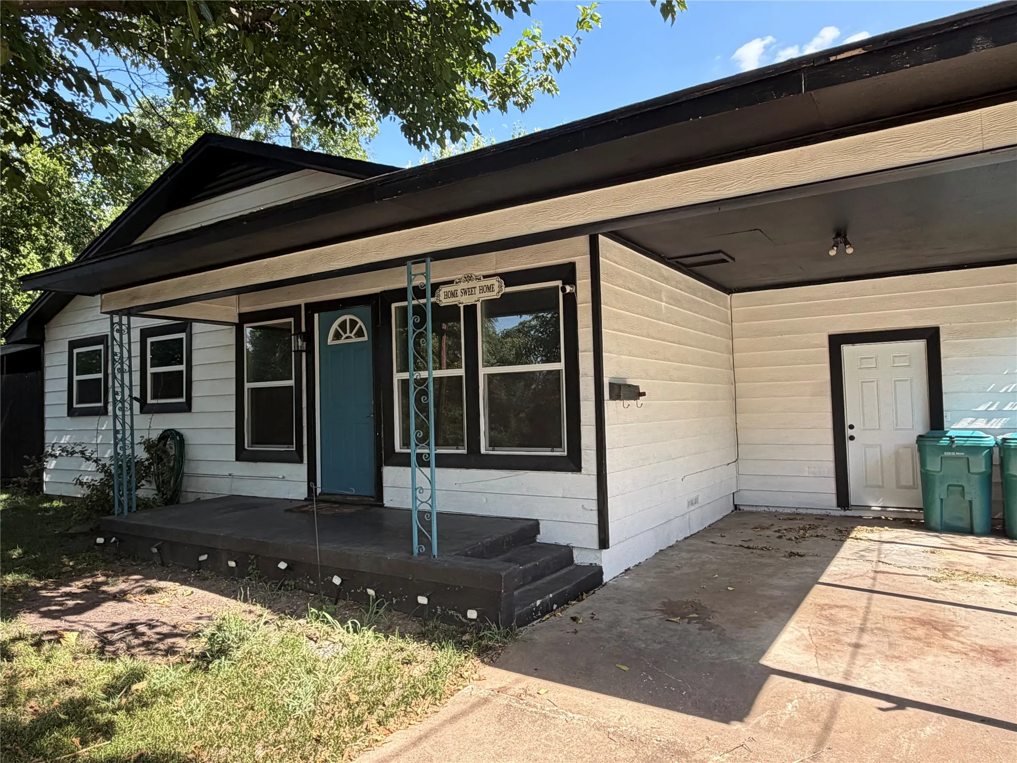Single Family Residence For Sale in Grayson County , 2028 E Jones Street, Sherman, Texas 75090, 3 Bedroom, 1 Bathroom, Garage spaces, 1,024 Sqft, built in 1958, mls#21338763, Real Estate Agent in Sherman, Homes For Sale in Grayson county, Homes For Sale in Sherman, Realtor in Sherman Texas, Real Estate Brokerage Independent Realty Texas, Luminita Cordes Realtor