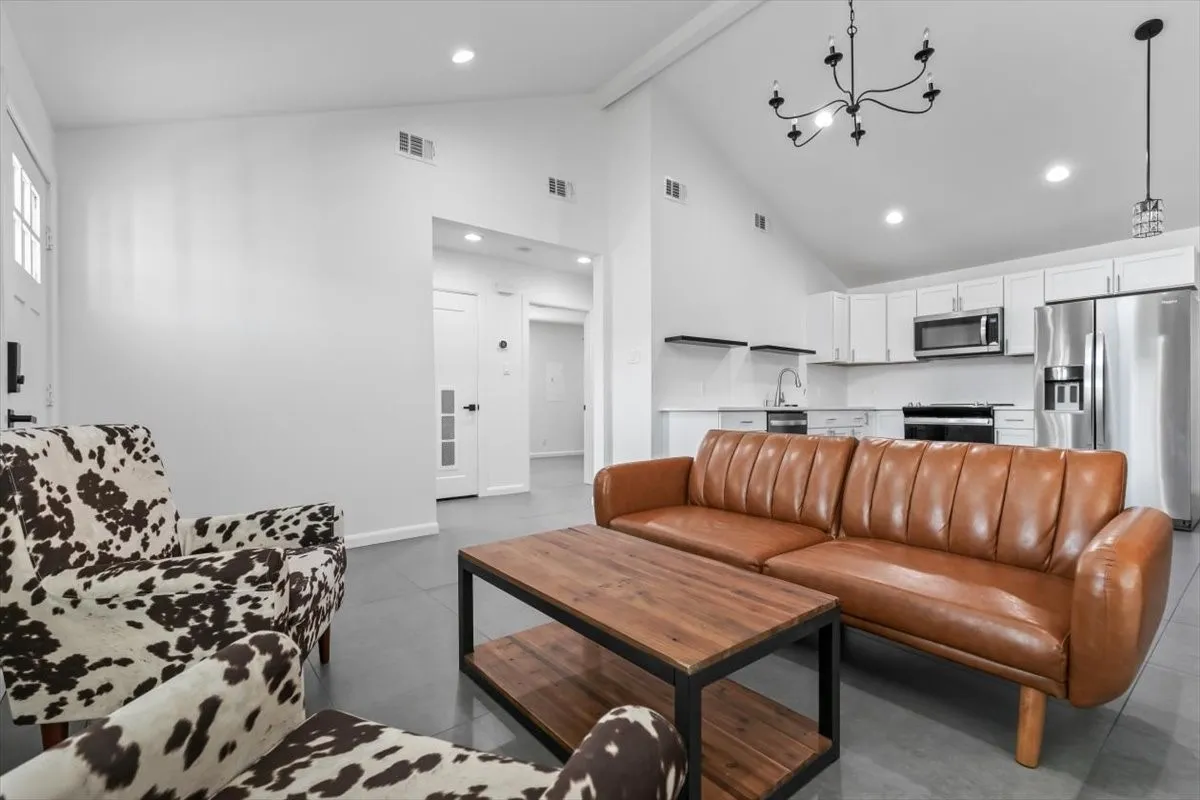 Single Family Residence For Rent in Tarrant County , 3528 Marquita Drive, Fort Worth, Texas 76116, 2 Bedroom, 1 Bathroom, Garage spaces, 1,100 Sqft, built in 1952, mls#21336405, Real Estate Agent in Fort Worth, Homes For Rent in Tarrant county, Homes For Rent in Fort Worth, Realtor in Fort Worth Texas, Real Estate Brokerage Independent Realty Texas, Luminita Cordes Realtor