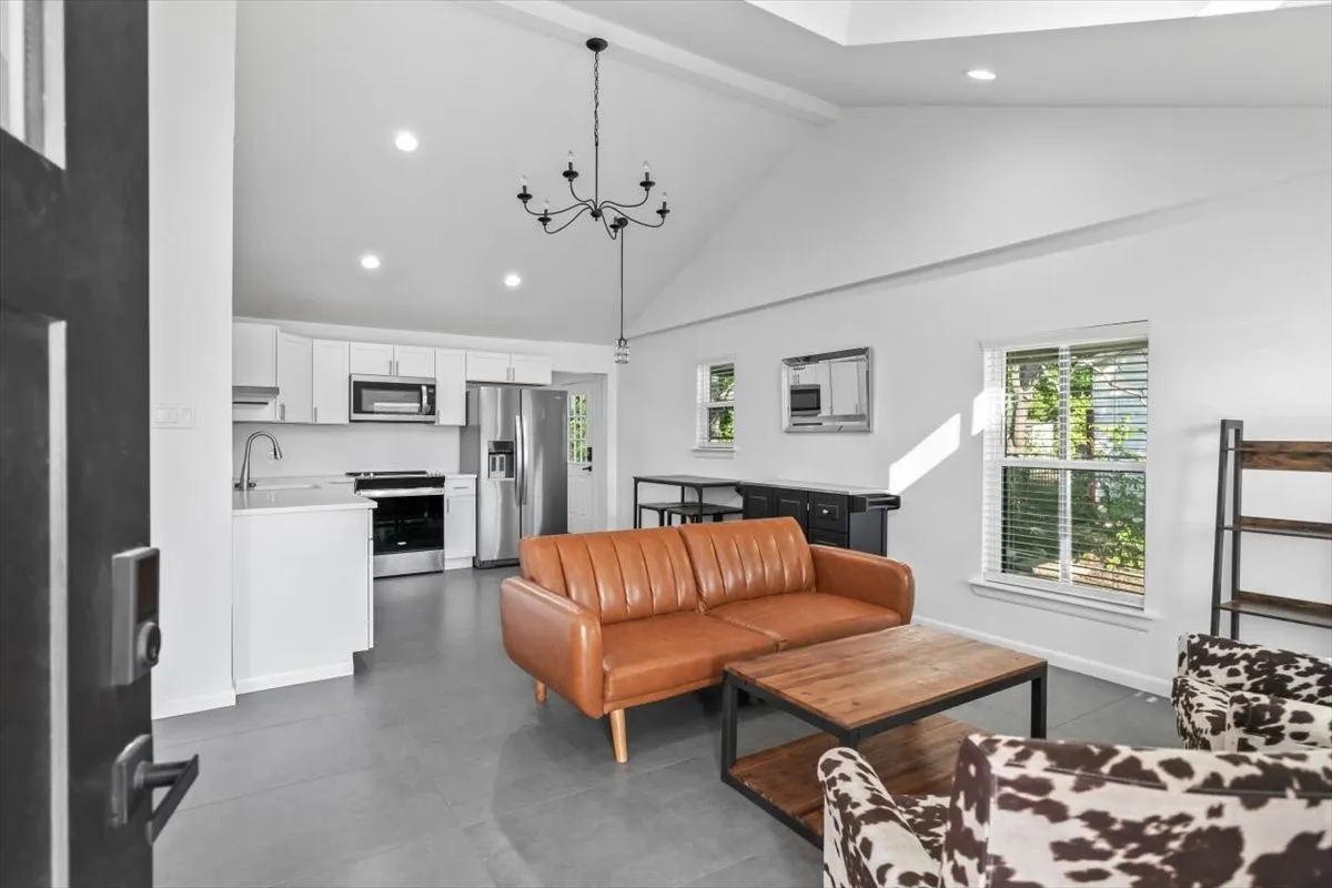 Single Family Residence For Rent in Tarrant County , 3528 Marquita Drive, Fort Worth, Texas 76116, 2 Bedroom, 1 Bathroom, Garage spaces, 1,100 Sqft, built in 1952, mls#21336405, Real Estate Agent in Fort Worth, Homes For Rent in Tarrant county, Homes For Rent in Fort Worth, Realtor in Fort Worth Texas, Real Estate Brokerage Independent Realty Texas, Luminita Cordes Realtor