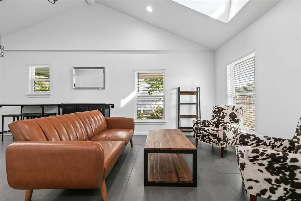 Single Family Residence For Rent in Tarrant County , 3528 Marquita Drive, Fort Worth, Texas 76116, 2 Bedroom, 1 Bathroom, Garage spaces, 1,100 Sqft, built in 1952, mls#21336405, Real Estate Agent in Fort Worth, Homes For Rent in Tarrant county, Homes For Rent in Fort Worth, Realtor in Fort Worth Texas, Real Estate Brokerage Independent Realty Texas, Luminita Cordes Realtor