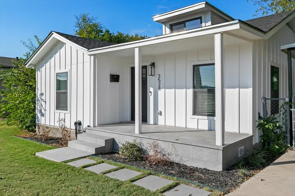 Single Family Residence For Rent in Tarrant County , 3528 Marquita Drive, Fort Worth, Texas 76116, 2 Bedroom, 1 Bathroom, Garage spaces, 1,100 Sqft, built in 1952, mls#21336405, Real Estate Agent in Fort Worth, Homes For Rent in Tarrant county, Homes For Rent in Fort Worth, Realtor in Fort Worth Texas, Real Estate Brokerage Independent Realty Texas, Luminita Cordes Realtor