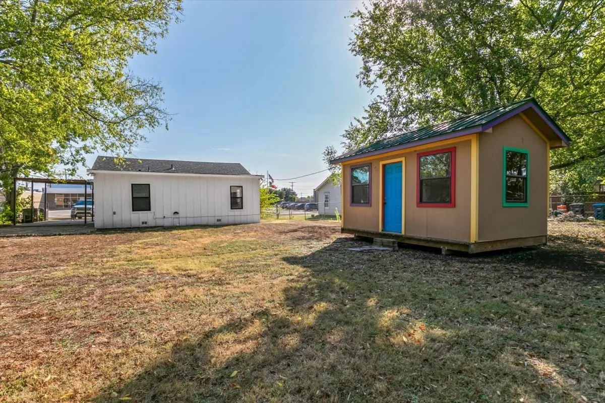 Single Family Residence For Rent in Tarrant County , 3528 Marquita Drive, Fort Worth, Texas 76116, 2 Bedroom, 1 Bathroom, Garage spaces, 1,100 Sqft, built in 1952, mls#21336405, Real Estate Agent in Fort Worth, Homes For Rent in Tarrant county, Homes For Rent in Fort Worth, Realtor in Fort Worth Texas, Real Estate Brokerage Independent Realty Texas, Luminita Cordes Realtor