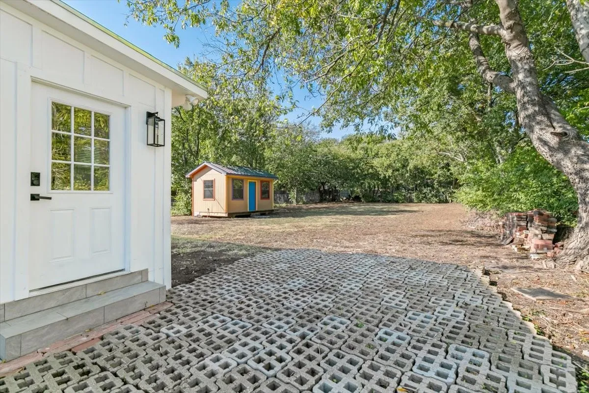 Single Family Residence For Rent in Tarrant County , 3528 Marquita Drive, Fort Worth, Texas 76116, 2 Bedroom, 1 Bathroom, Garage spaces, 1,100 Sqft, built in 1952, mls#21336405, Real Estate Agent in Fort Worth, Homes For Rent in Tarrant county, Homes For Rent in Fort Worth, Realtor in Fort Worth Texas, Real Estate Brokerage Independent Realty Texas, Luminita Cordes Realtor