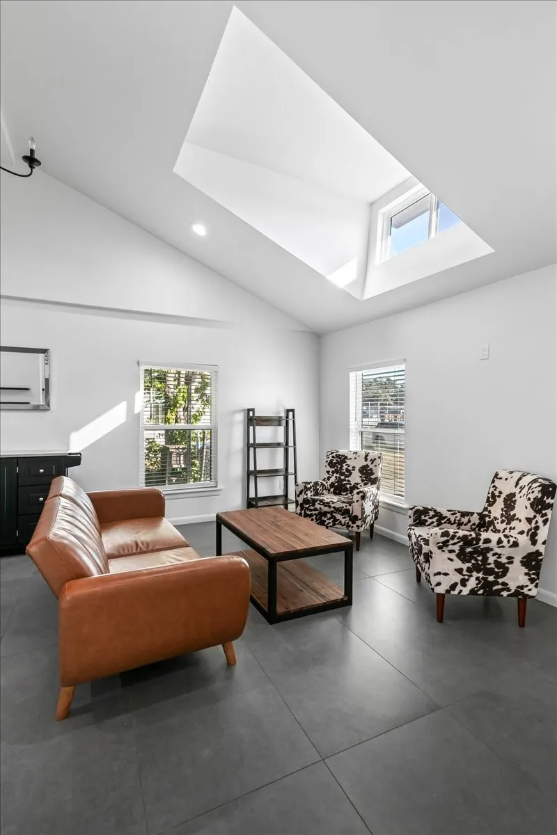 Single Family Residence For Rent in Tarrant County , 3528 Marquita Drive, Fort Worth, Texas 76116, 2 Bedroom, 1 Bathroom, Garage spaces, 1,100 Sqft, built in 1952, mls#21336405, Real Estate Agent in Fort Worth, Homes For Rent in Tarrant county, Homes For Rent in Fort Worth, Realtor in Fort Worth Texas, Real Estate Brokerage Independent Realty Texas, Luminita Cordes Realtor