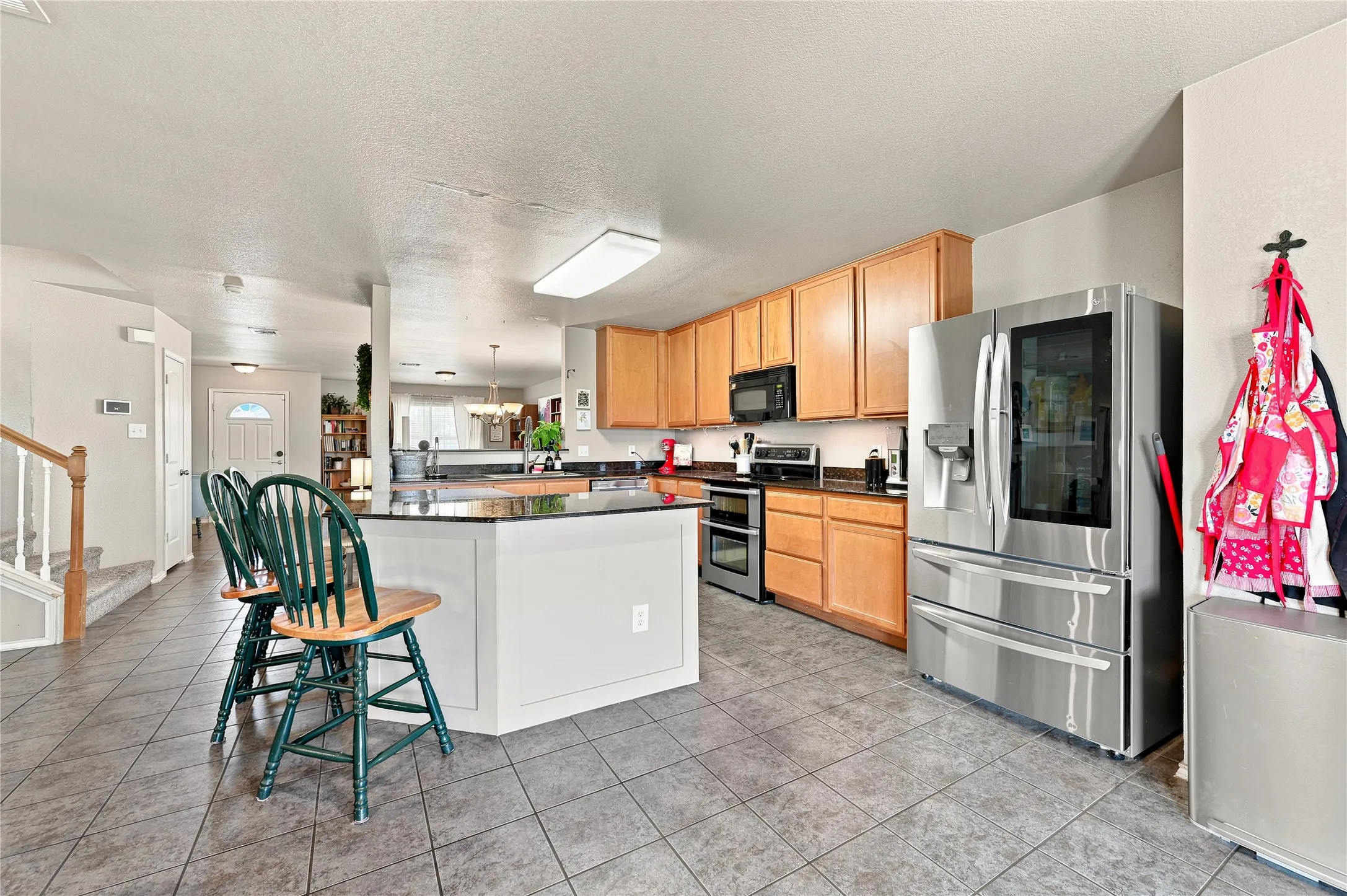Single Family Residence For Sale in Ellis County , 212 Cheyenne Drive, Waxahachie, Texas 75165, 3 Bedroom, 4 Bathroom, 2 Garage spaces, 3,005 Sqft, built in 2006, mls#21335908, Real Estate Agent in Waxahachie, Homes For Sale in Ellis county, Homes For Sale in Waxahachie, Realtor in Waxahachie Texas, Real Estate Brokerage Independent Realty Texas, Luminita Cordes Realtor
