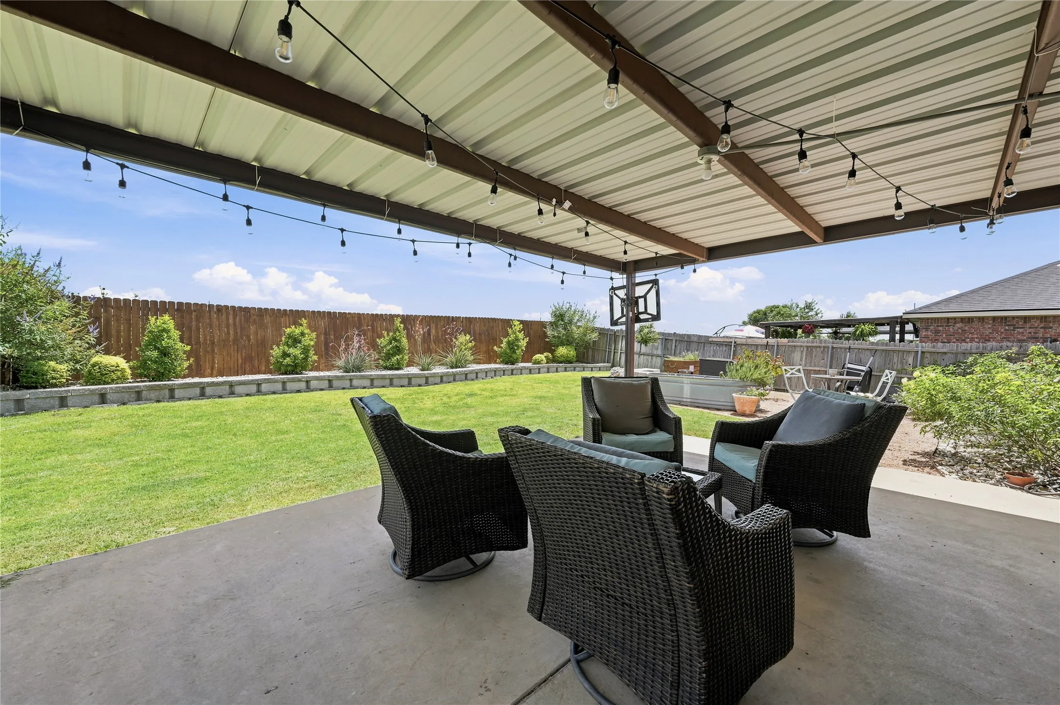 Single Family Residence For Sale in Ellis County , 212 Cheyenne Drive, Waxahachie, Texas 75165, 3 Bedroom, 4 Bathroom, 2 Garage spaces, 3,005 Sqft, built in 2006, mls#21335908, Real Estate Agent in Waxahachie, Homes For Sale in Ellis county, Homes For Sale in Waxahachie, Realtor in Waxahachie Texas, Real Estate Brokerage Independent Realty Texas, Luminita Cordes Realtor