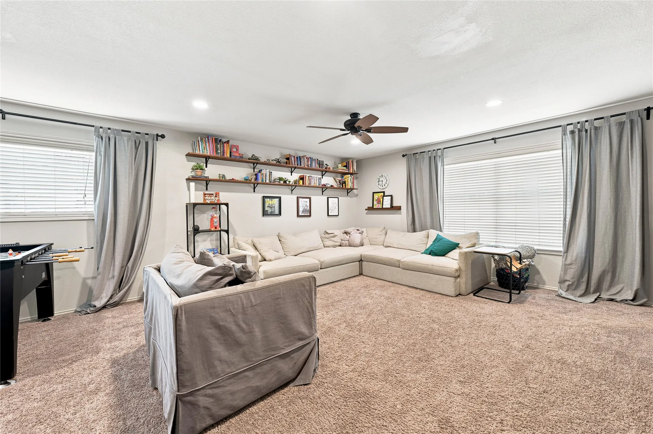 Single Family Residence For Sale in Ellis County , 212 Cheyenne Drive, Waxahachie, Texas 75165, 3 Bedroom, 4 Bathroom, 2 Garage spaces, 3,005 Sqft, built in 2006, mls#21335908, Real Estate Agent in Waxahachie, Homes For Sale in Ellis county, Homes For Sale in Waxahachie, Realtor in Waxahachie Texas, Real Estate Brokerage Independent Realty Texas, Luminita Cordes Realtor