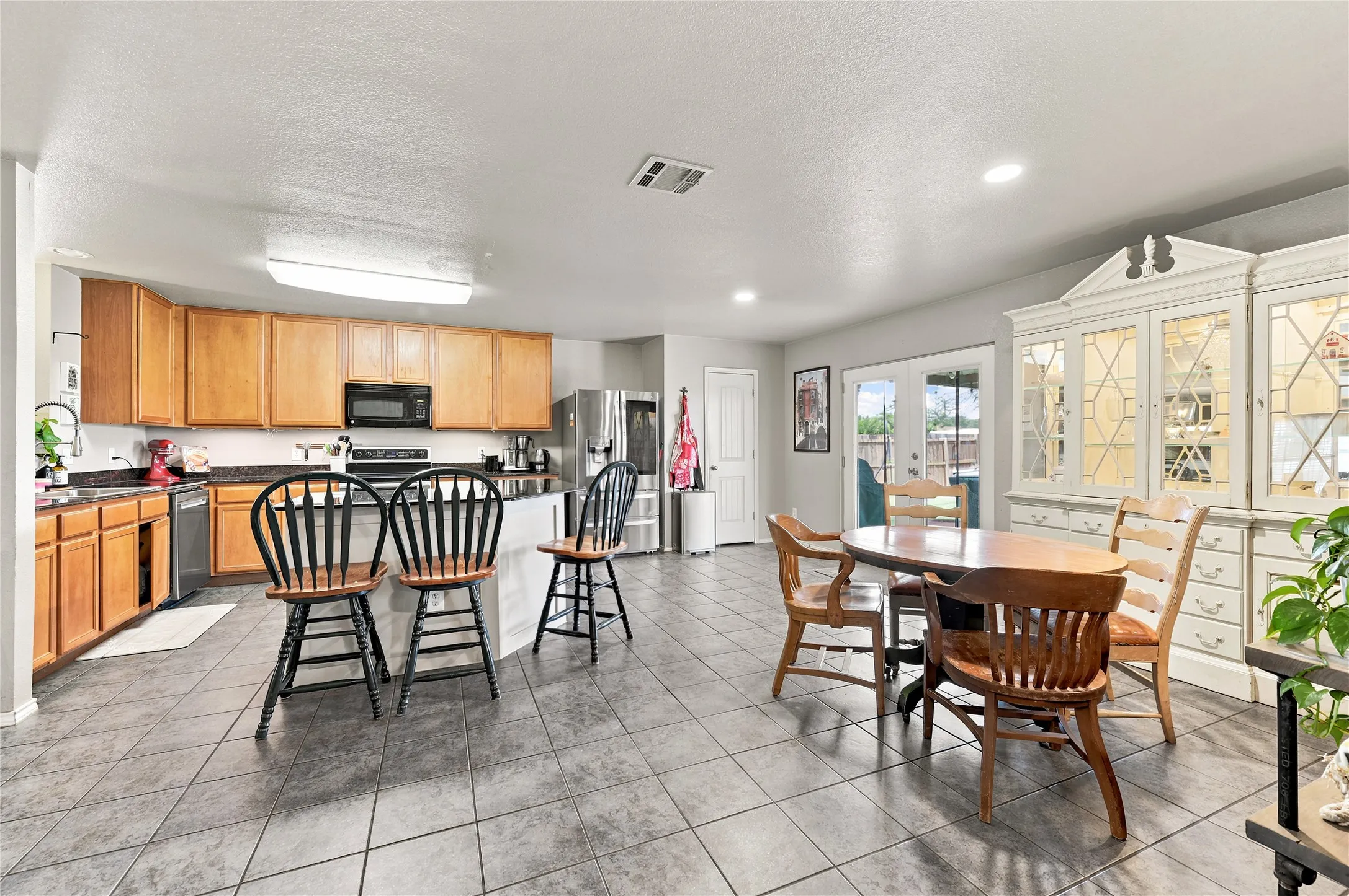 Single Family Residence For Sale in Ellis County , 212 Cheyenne Drive, Waxahachie, Texas 75165, 3 Bedroom, 4 Bathroom, 2 Garage spaces, 3,005 Sqft, built in 2006, mls#21335908, Real Estate Agent in Waxahachie, Homes For Sale in Ellis county, Homes For Sale in Waxahachie, Realtor in Waxahachie Texas, Real Estate Brokerage Independent Realty Texas, Luminita Cordes Realtor