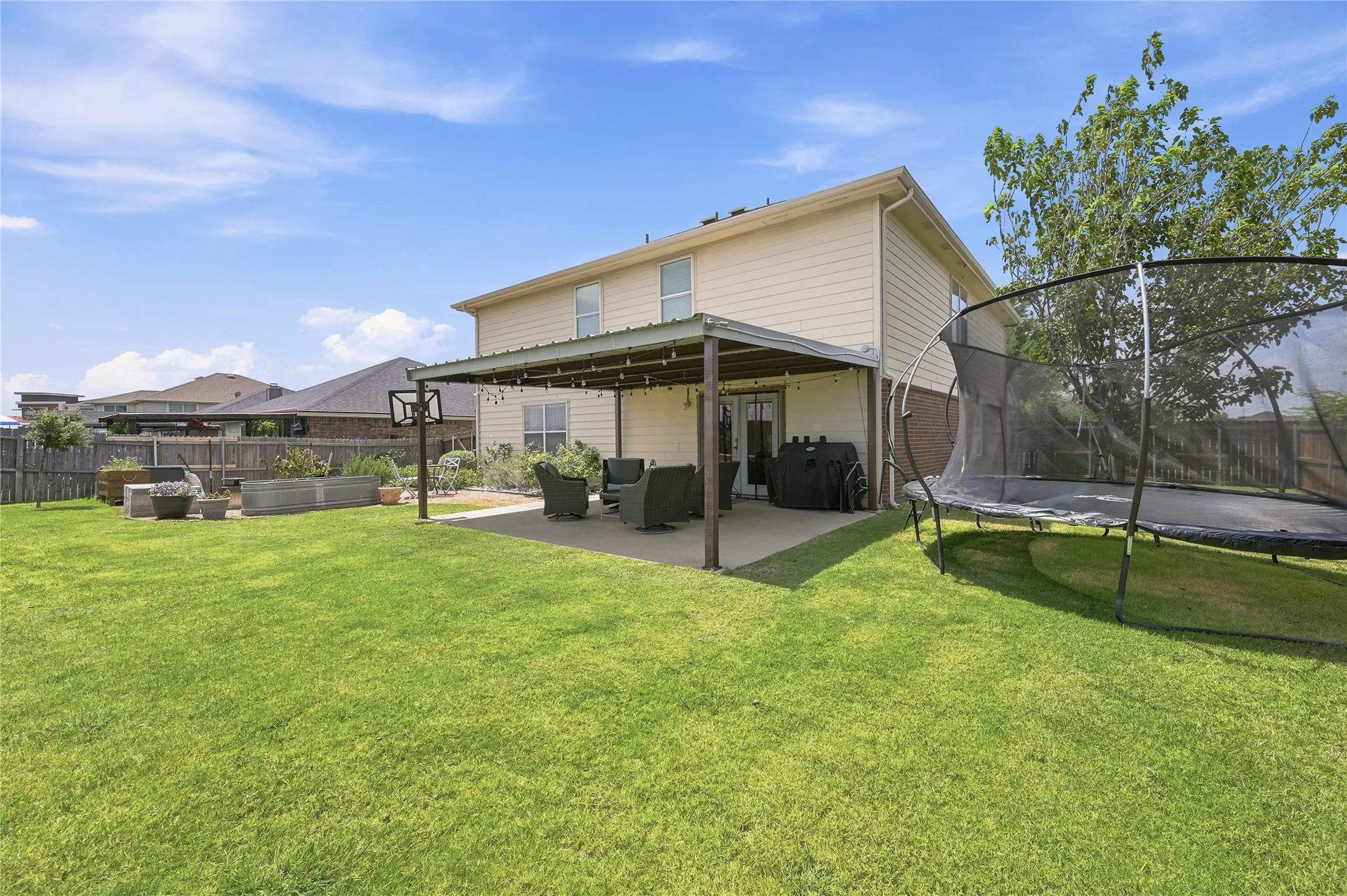 Single Family Residence For Sale in Ellis County , 212 Cheyenne Drive, Waxahachie, Texas 75165, 3 Bedroom, 4 Bathroom, 2 Garage spaces, 3,005 Sqft, built in 2006, mls#21335908, Real Estate Agent in Waxahachie, Homes For Sale in Ellis county, Homes For Sale in Waxahachie, Realtor in Waxahachie Texas, Real Estate Brokerage Independent Realty Texas, Luminita Cordes Realtor