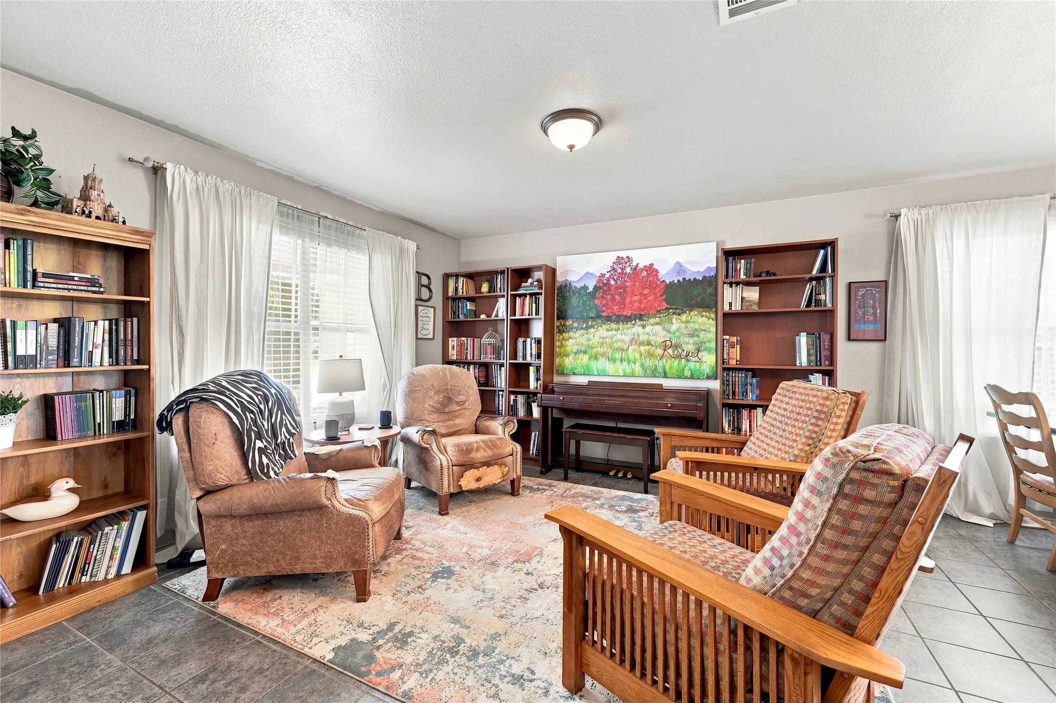 Single Family Residence For Sale in Ellis County , 212 Cheyenne Drive, Waxahachie, Texas 75165, 3 Bedroom, 4 Bathroom, 2 Garage spaces, 3,005 Sqft, built in 2006, mls#21335908, Real Estate Agent in Waxahachie, Homes For Sale in Ellis county, Homes For Sale in Waxahachie, Realtor in Waxahachie Texas, Real Estate Brokerage Independent Realty Texas, Luminita Cordes Realtor