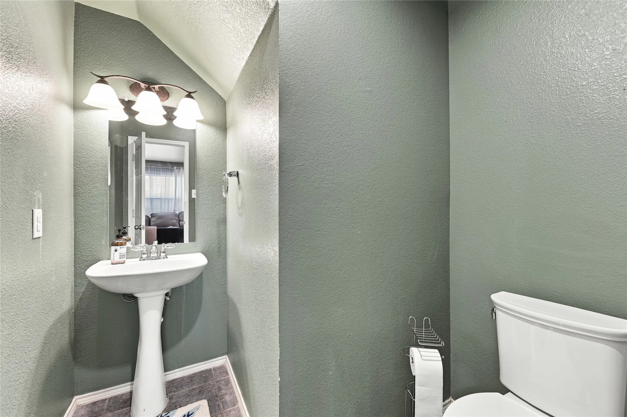 Single Family Residence For Sale in Ellis County , 212 Cheyenne Drive, Waxahachie, Texas 75165, 3 Bedroom, 4 Bathroom, 2 Garage spaces, 3,005 Sqft, built in 2006, mls#21335908, Real Estate Agent in Waxahachie, Homes For Sale in Ellis county, Homes For Sale in Waxahachie, Realtor in Waxahachie Texas, Real Estate Brokerage Independent Realty Texas, Luminita Cordes Realtor