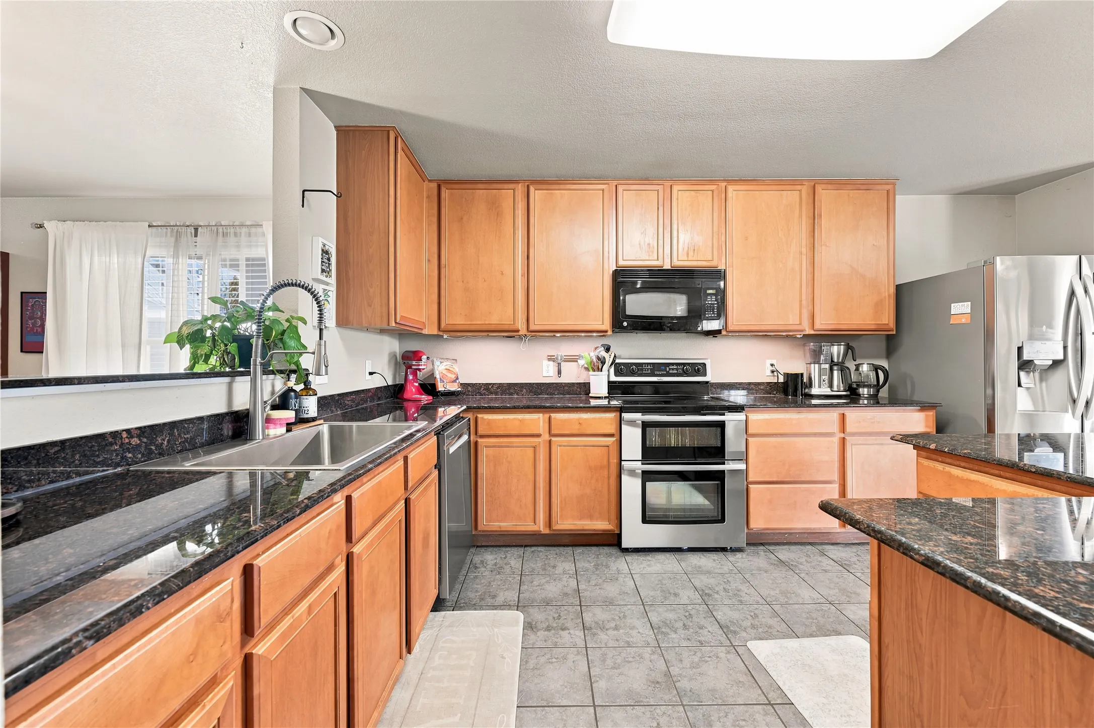 Single Family Residence For Sale in Ellis County , 212 Cheyenne Drive, Waxahachie, Texas 75165, 3 Bedroom, 4 Bathroom, 2 Garage spaces, 3,005 Sqft, built in 2006, mls#21335908, Real Estate Agent in Waxahachie, Homes For Sale in Ellis county, Homes For Sale in Waxahachie, Realtor in Waxahachie Texas, Real Estate Brokerage Independent Realty Texas, Luminita Cordes Realtor