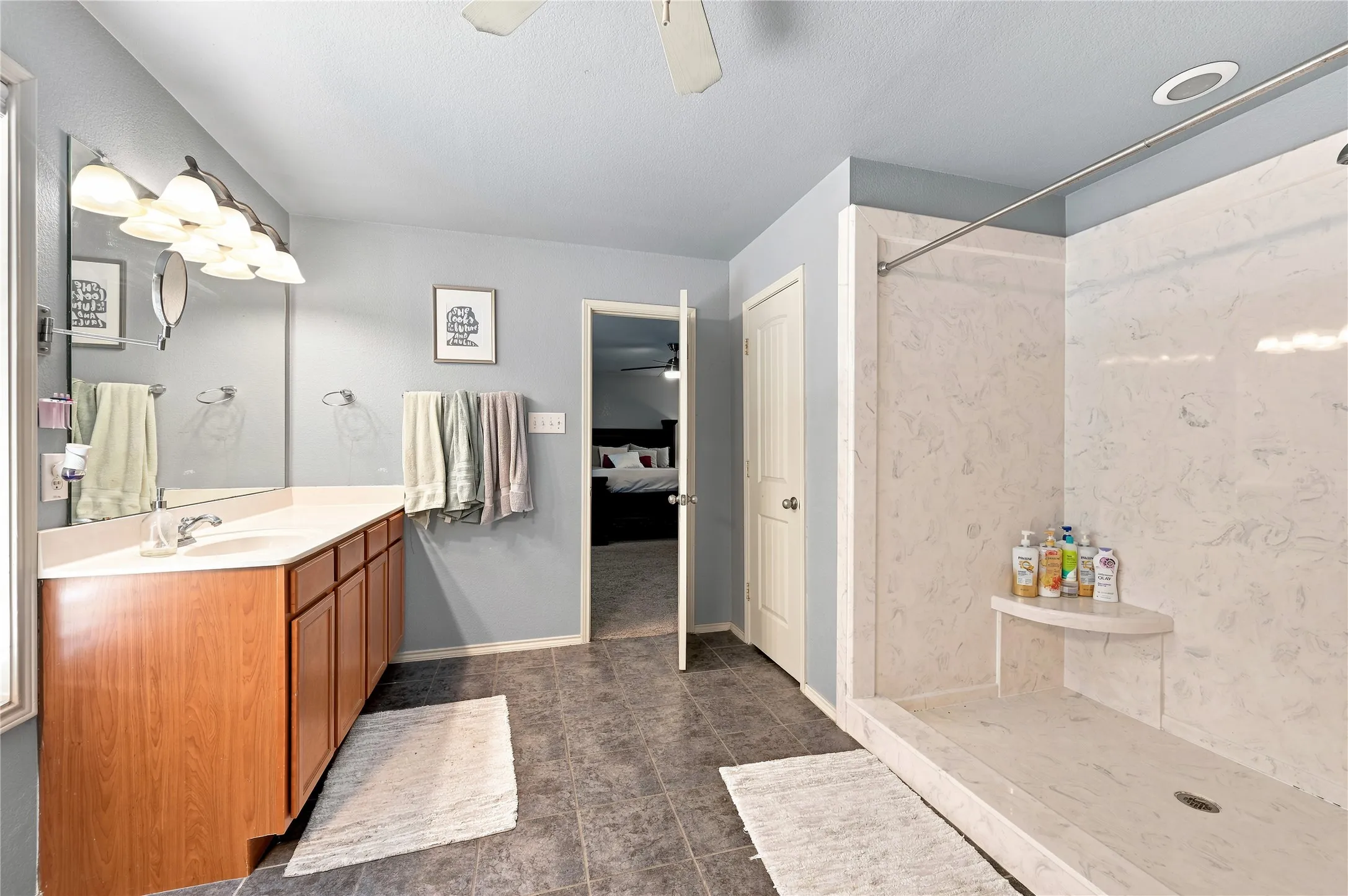 Single Family Residence For Sale in Ellis County , 212 Cheyenne Drive, Waxahachie, Texas 75165, 3 Bedroom, 4 Bathroom, 2 Garage spaces, 3,005 Sqft, built in 2006, mls#21335908, Real Estate Agent in Waxahachie, Homes For Sale in Ellis county, Homes For Sale in Waxahachie, Realtor in Waxahachie Texas, Real Estate Brokerage Independent Realty Texas, Luminita Cordes Realtor