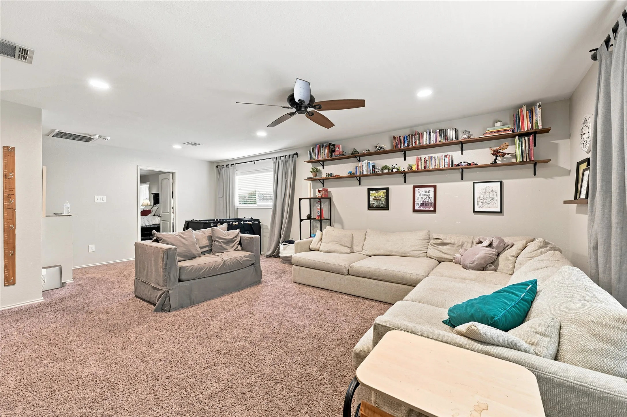 Single Family Residence For Sale in Ellis County , 212 Cheyenne Drive, Waxahachie, Texas 75165, 3 Bedroom, 4 Bathroom, 2 Garage spaces, 3,005 Sqft, built in 2006, mls#21335908, Real Estate Agent in Waxahachie, Homes For Sale in Ellis county, Homes For Sale in Waxahachie, Realtor in Waxahachie Texas, Real Estate Brokerage Independent Realty Texas, Luminita Cordes Realtor