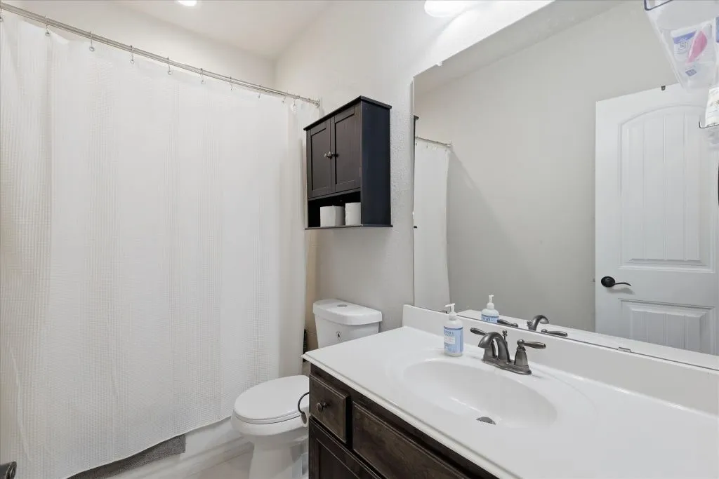 Single Family Residence For Sale in Denton County , 6604 Elderberry Way, Flower Mound, Texas 76226, 4 Bedroom, 4 Bathroom, 3 Garage spaces, 3,735 Sqft, built in 2018, mls#21338648, Real Estate Agent in Flower Mound, Homes For Sale in Denton county, Homes For Sale in Flower Mound, Realtor in Flower Mound Texas, Real Estate Brokerage Independent Realty Texas, Luminita Cordes Realtor