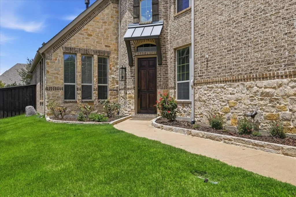 Single Family Residence For Sale in Denton County , 6604 Elderberry Way, Flower Mound, Texas 76226, 4 Bedroom, 4 Bathroom, 3 Garage spaces, 3,735 Sqft, built in 2018, mls#21338648, Real Estate Agent in Flower Mound, Homes For Sale in Denton county, Homes For Sale in Flower Mound, Realtor in Flower Mound Texas, Real Estate Brokerage Independent Realty Texas, Luminita Cordes Realtor